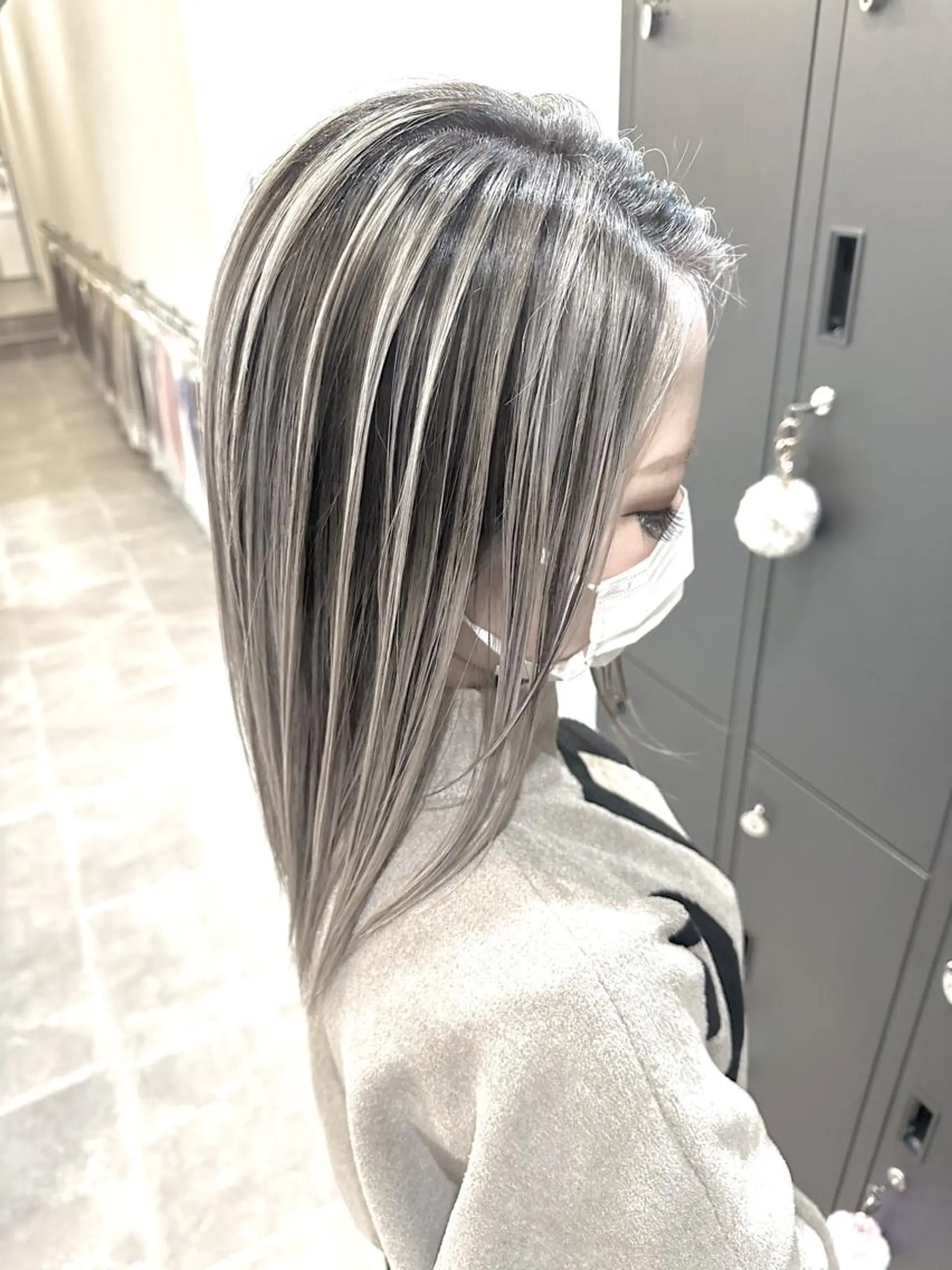 ミディアム カラー ヘアアレンジ ハイトーン カラーのヘアスタイル