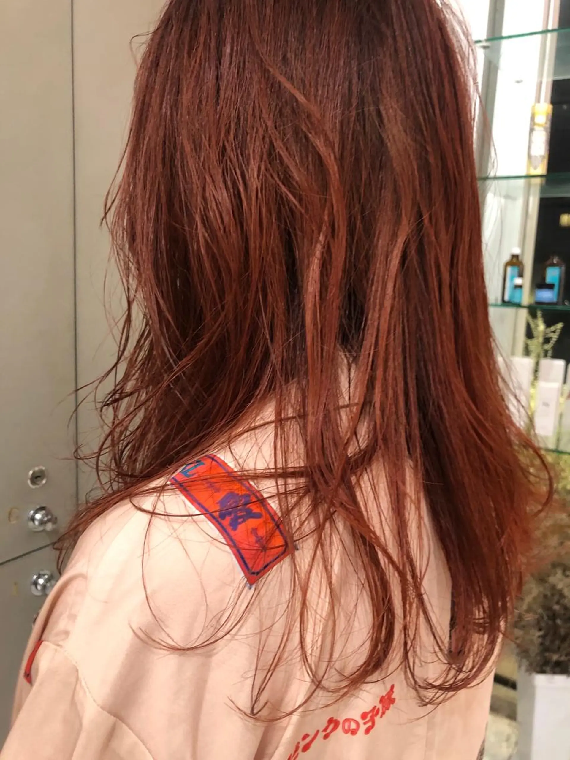 セミロング カラー ブリーチ オレンジ 古屋 花織のヘアスタイル