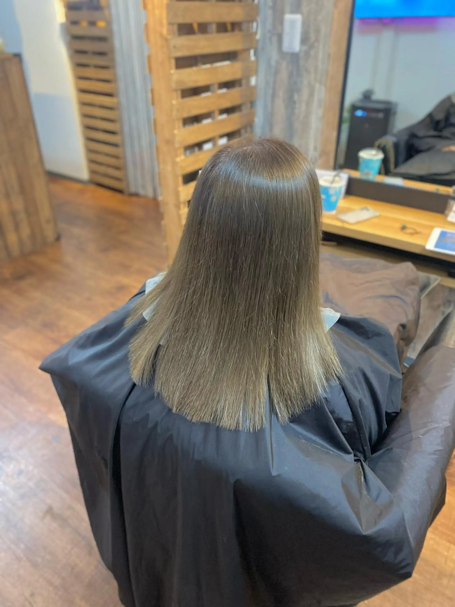 セミロング カラー アクアカラー ハイトーンカラー トリートメント Luzir⭐︎ GEN⭐︎のヘアスタイル