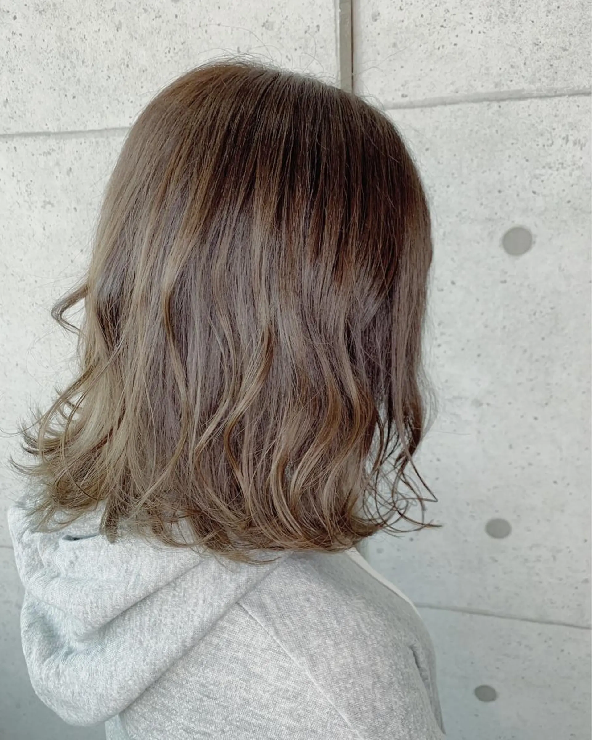 ミディアム カラー 福森 みずきのヘアスタイル