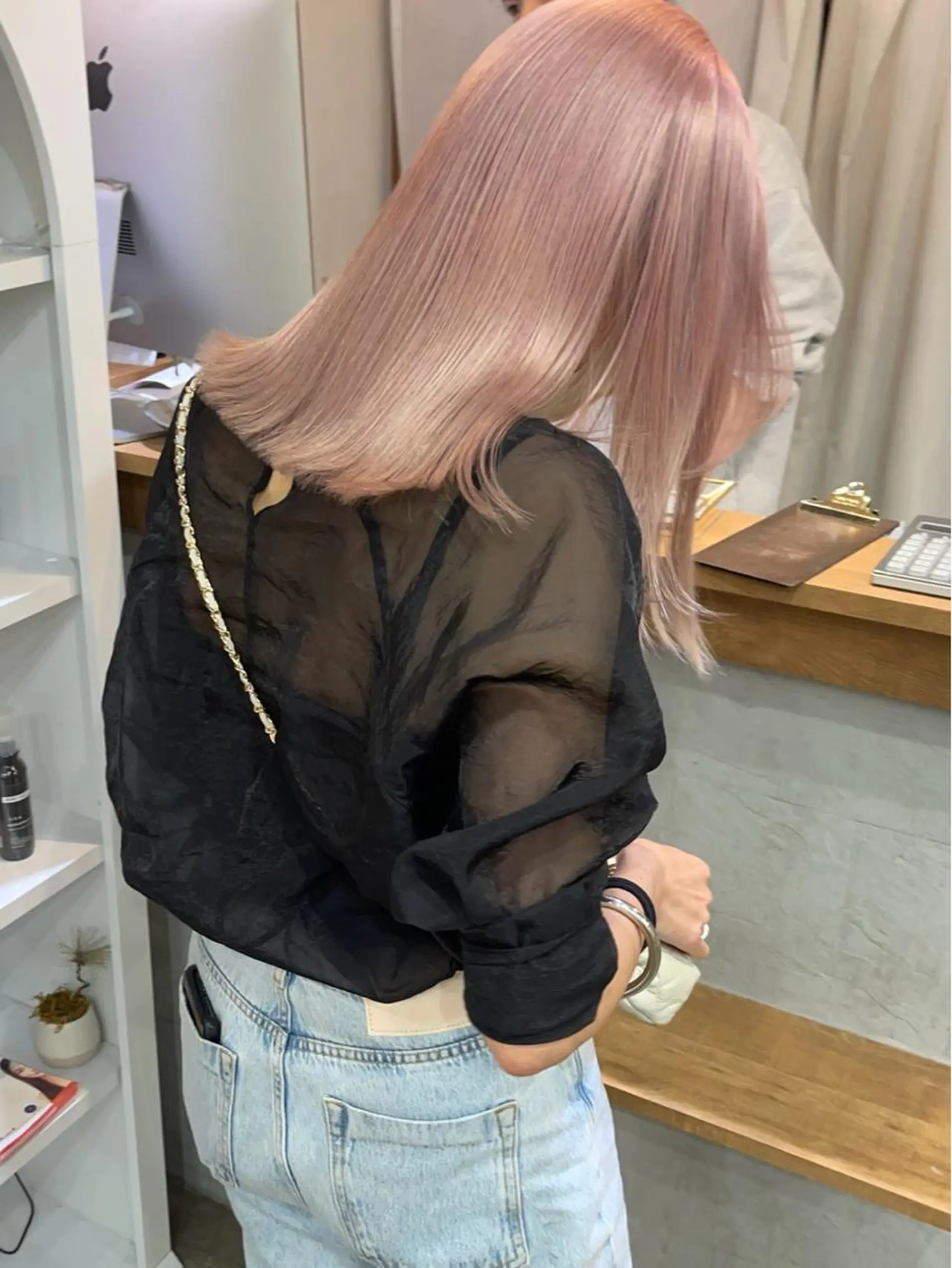 ミディアム カラー ヘアアレンジ ブリーチ ピンクカラー ホワイトピンク キダアヤカ/ 梅田/ベージュカラーのヘアスタイル