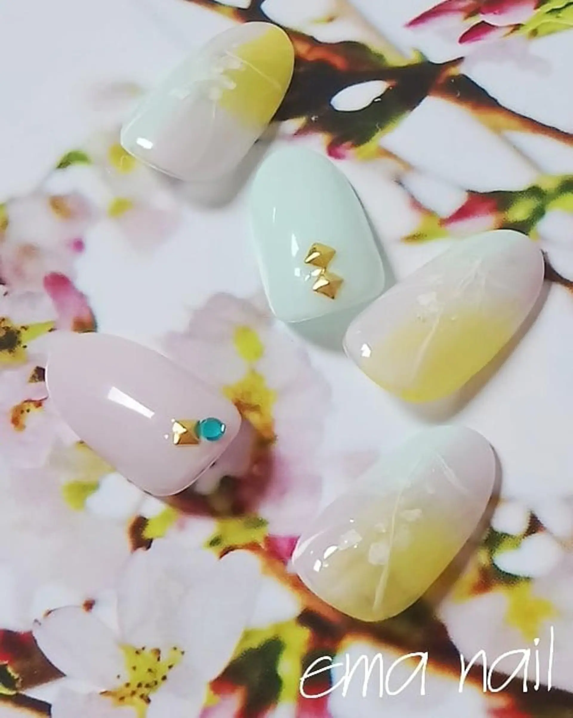 ネイル ハンドネイル Roger 舞のネイルデザイン