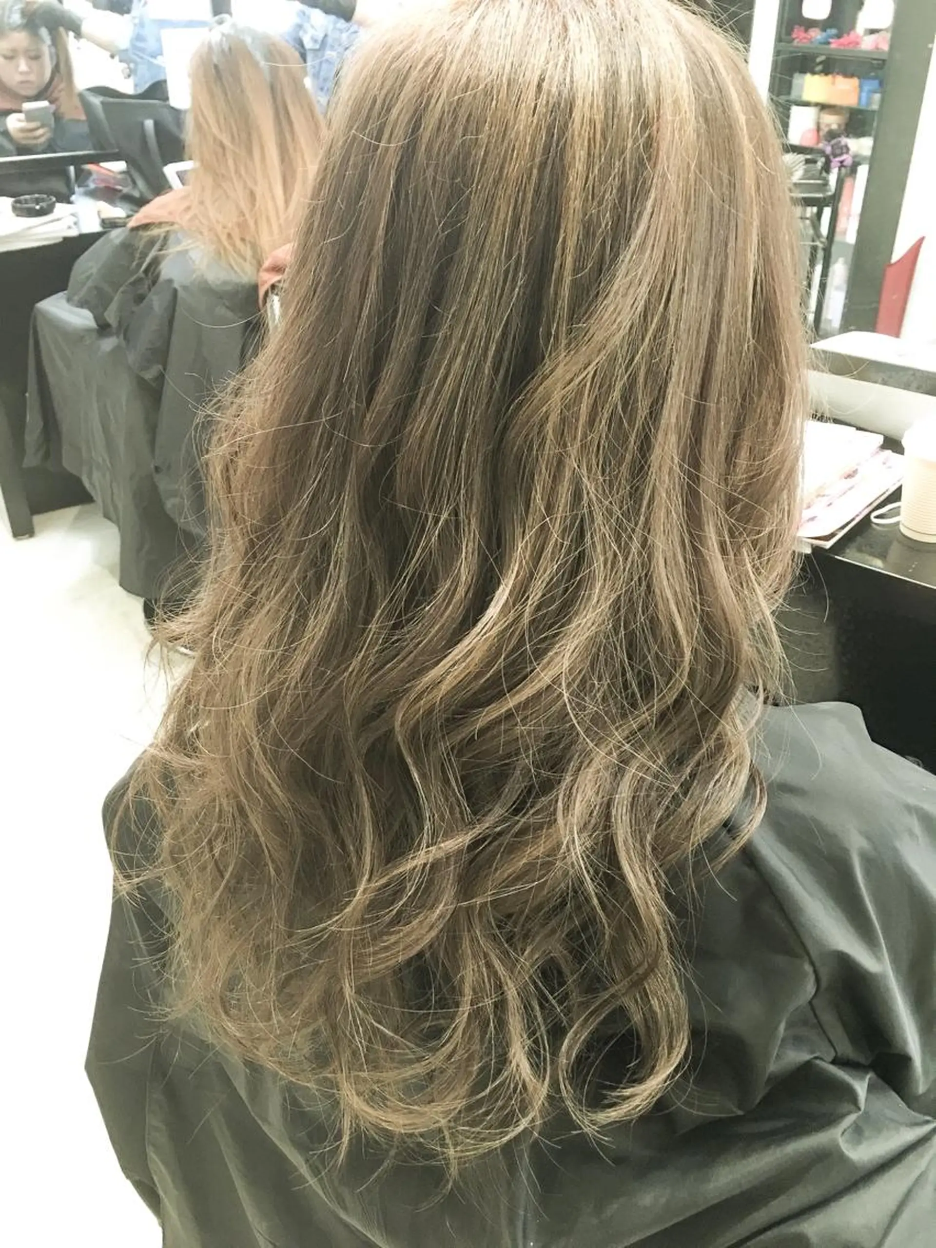 セミロング カラー ベージュカラー ハイライトカラー 外国人風カラー ハイライト BREK 袋井店のヘアスタイル