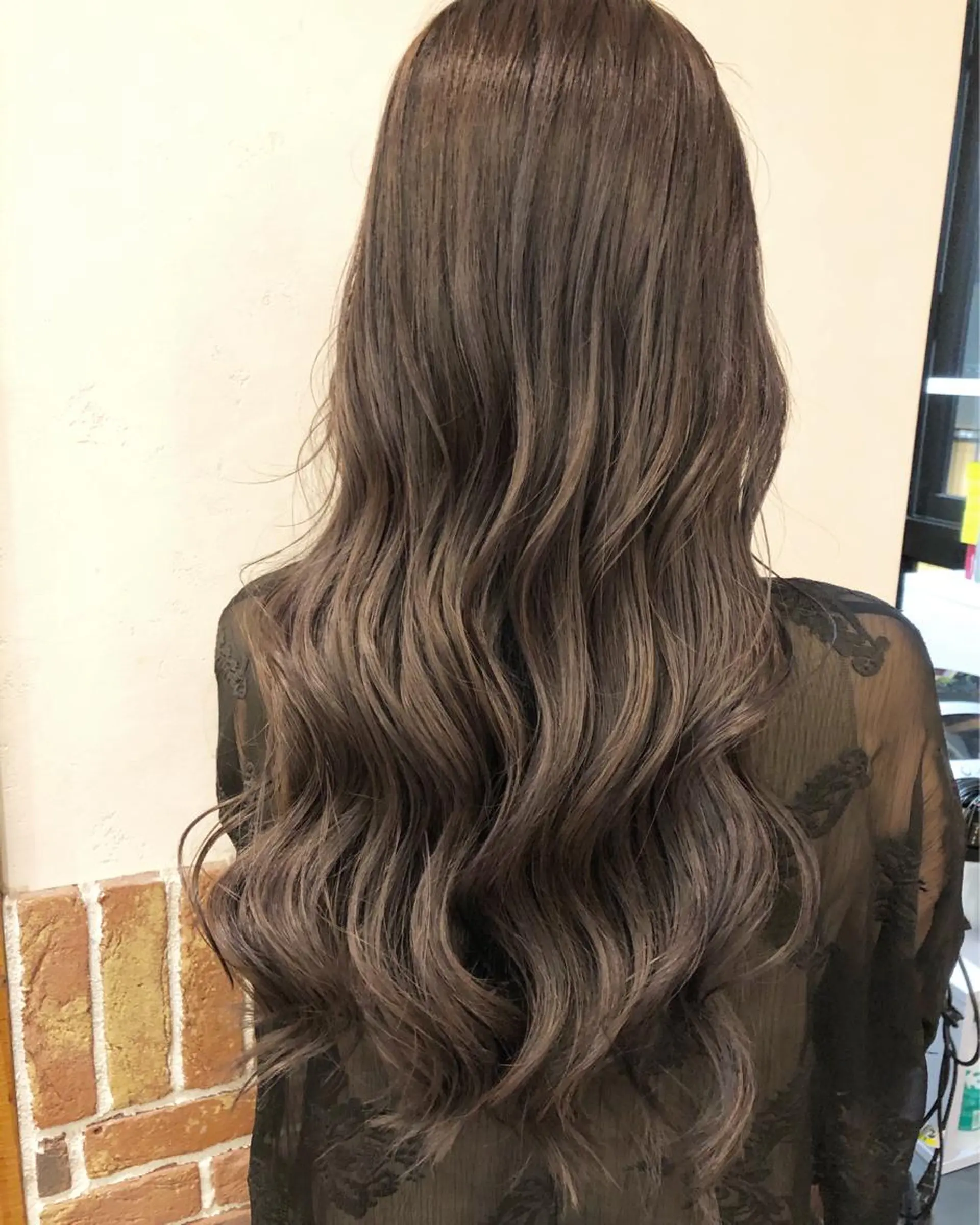 ロング カラー グレージュ ハイライトカラー ハイライト トリートメント ハイトーン×髪質改善 KENTAのヘアスタイル