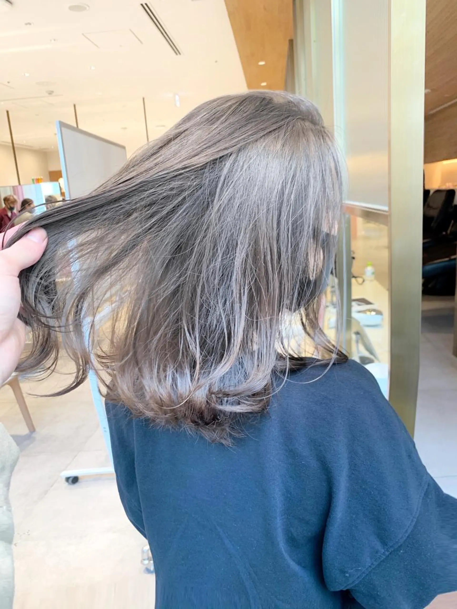 ミディアム カラー パーマ ヘアアレンジ ベージュカラー 透明感カラー グレージュ ボブ ヘアカラー トリートメント ヘアセット レイヤー専門家 ダブルカラー修のヘアスタイル