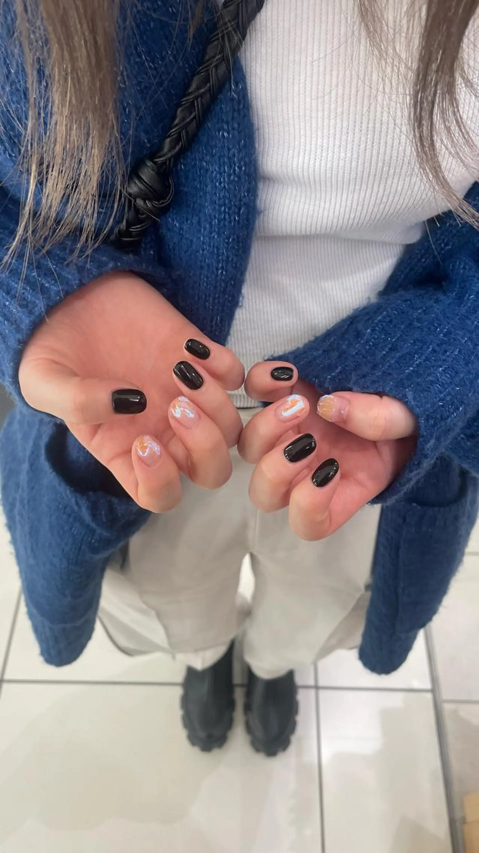 ネイル ワンカラーネイル ストーンネイル ハンドネイル ネイルズシャトン🪡 ネイリスト齊藤のネイルデザイン