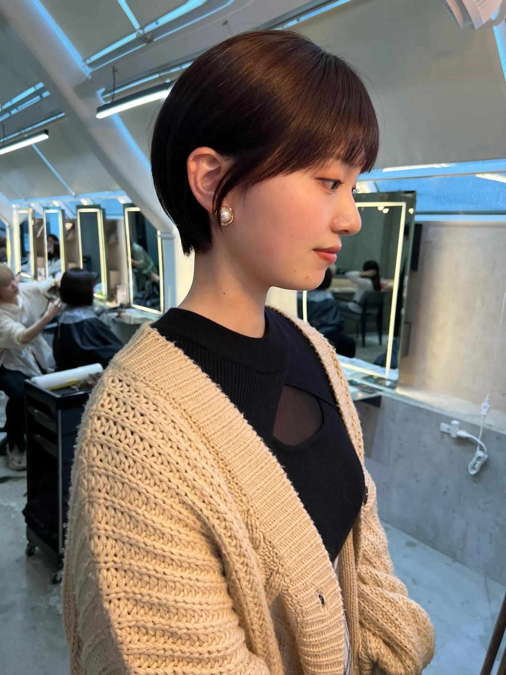 ショート カラー 切りっぱなしボブ ベージュカラー グレージュ ボブ 伸ばしかけ 艶感カラー/縮毛矯正 髪質改善/三ツ木一生のヘアスタイル