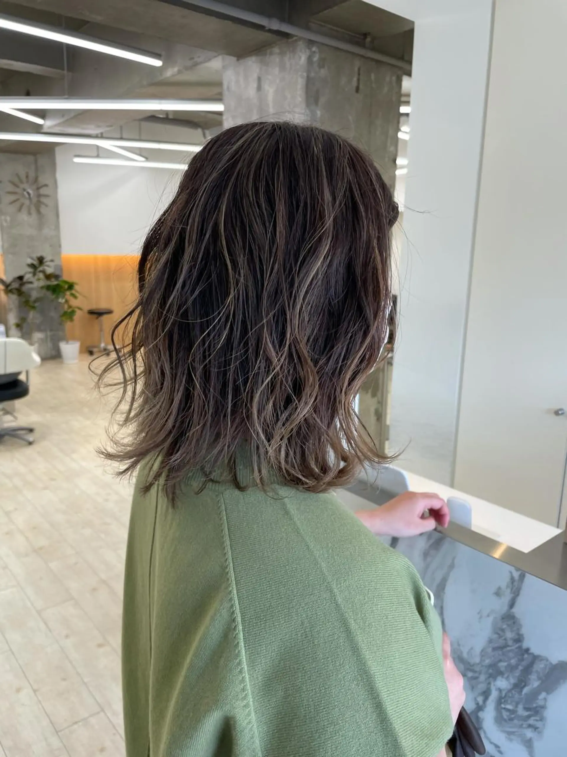 ミディアム ハイライト 心斎橋/海外レイヤー 募集中三好玲奈のヘアスタイル