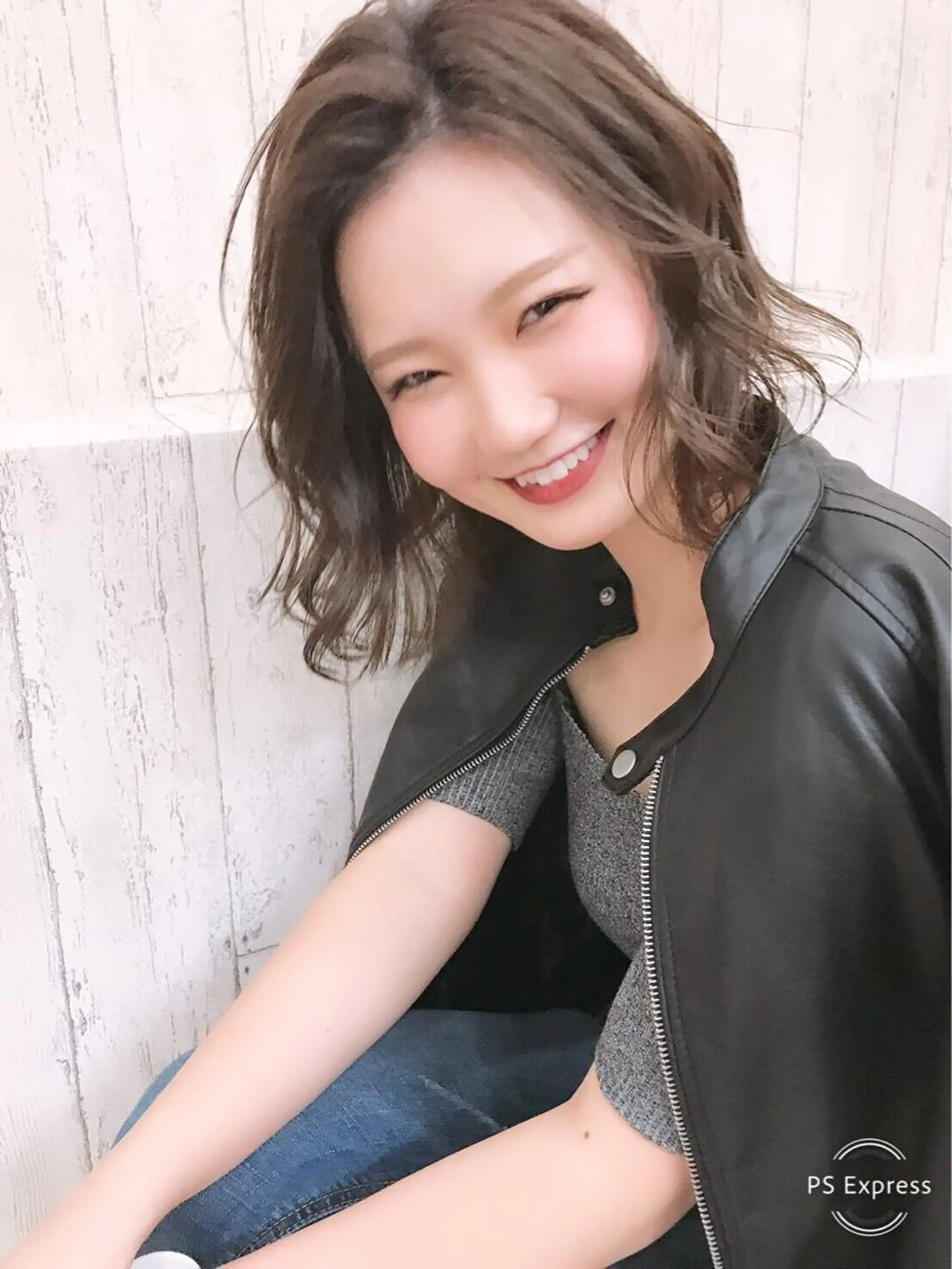 ミディアム LANI OOSAKAのヘアスタイル