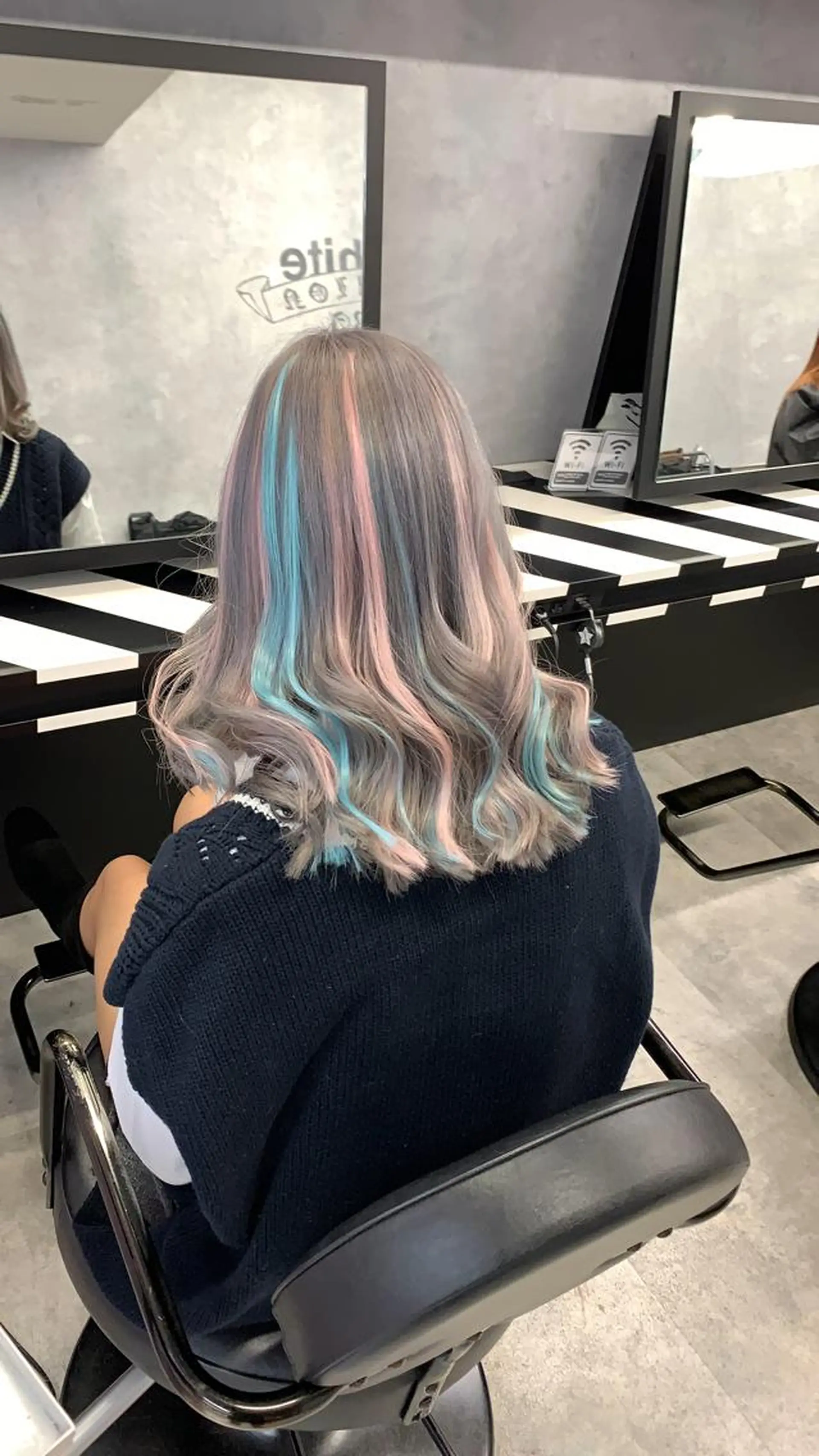 セミロング 派手髪支持率No1 Eisukeのヘアスタイル