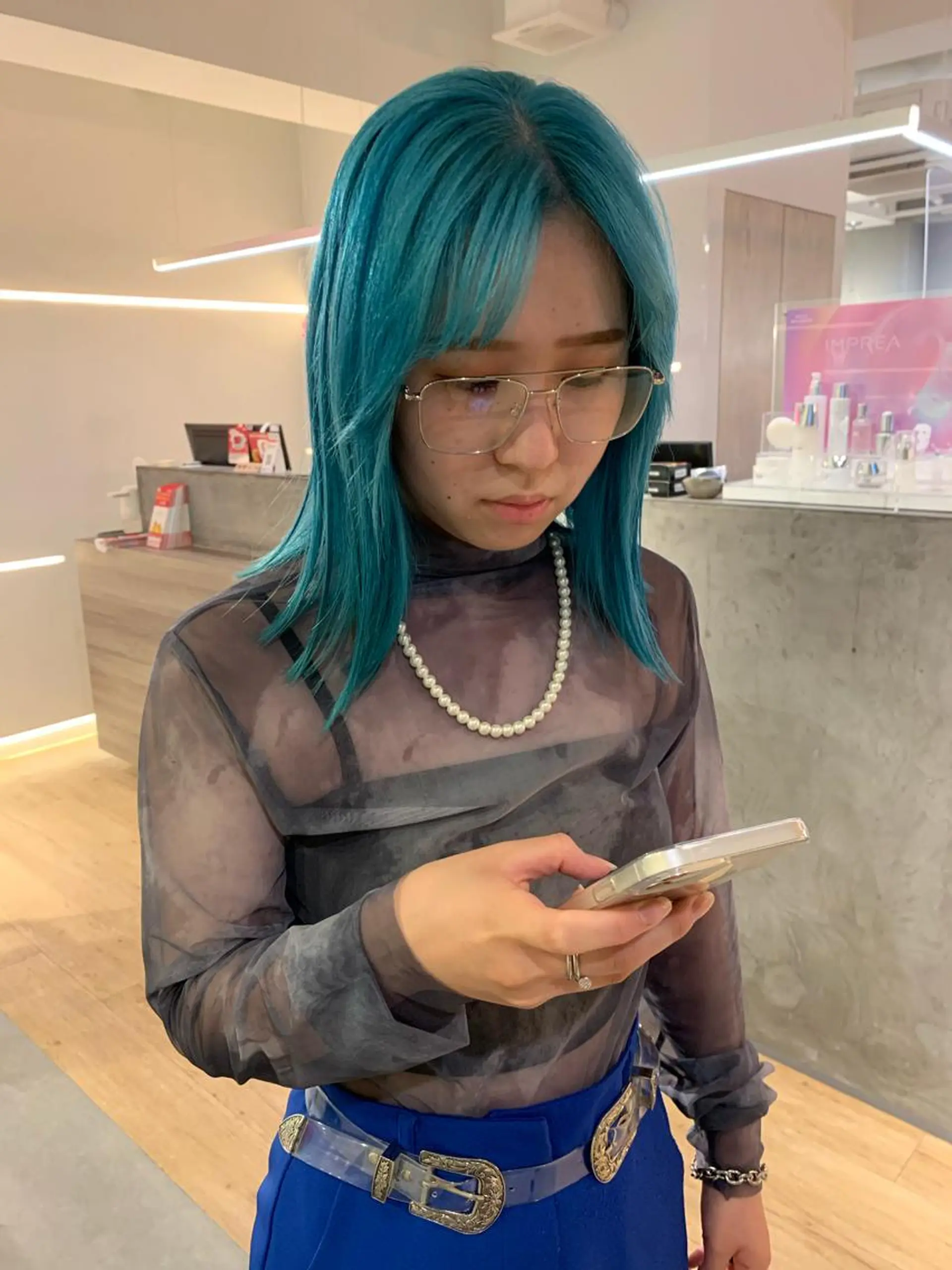 ミディアム カラー ブルーカラー 美髪・シールエクステ ホソタニリョウコのヘアスタイル