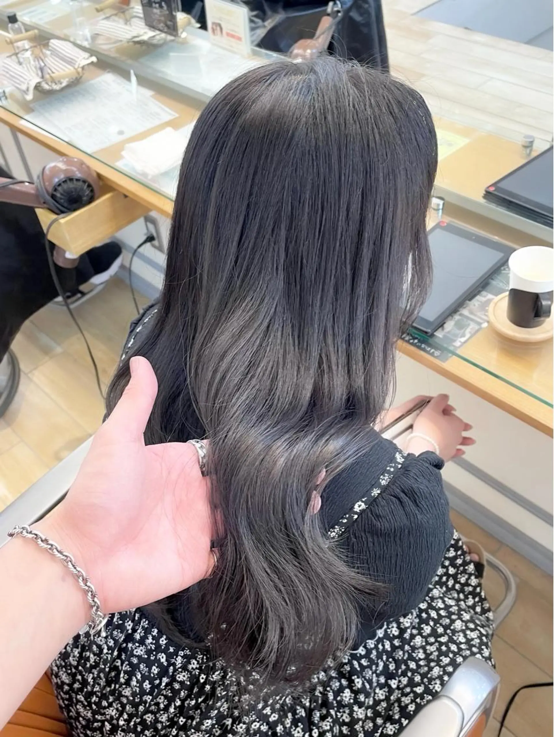 ロング カラー 黒髪 グレージュ くびれヘア エギョモリ 顔まわりレイヤー 横浜/レイヤーカット /韓国ヘア/佐藤記正のヘアスタイル