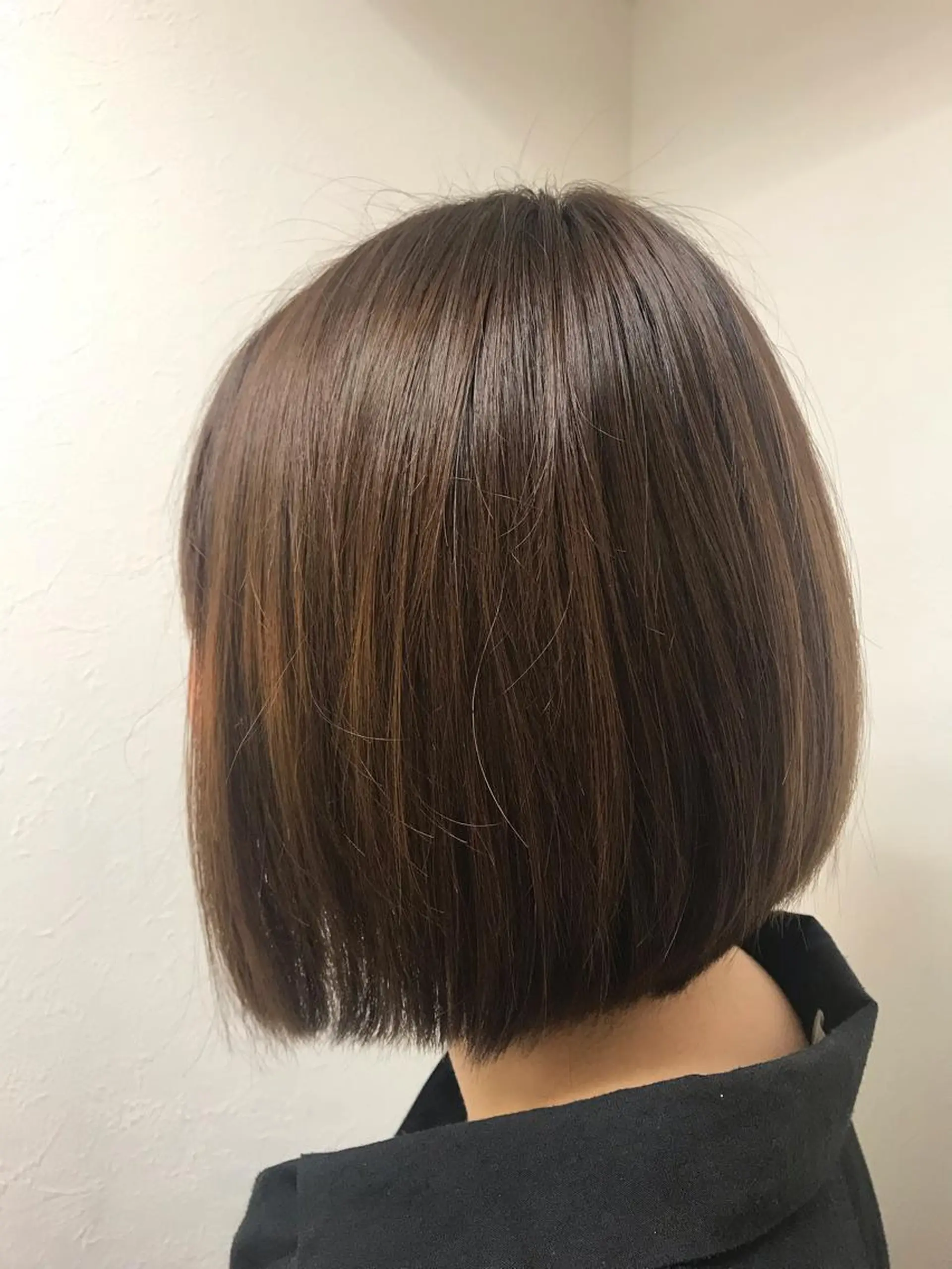 ミディアム カラー ボブ カット ヘアカラー トリートメント 本多結香/レイヤー /ハイライトカラーのヘアスタイル