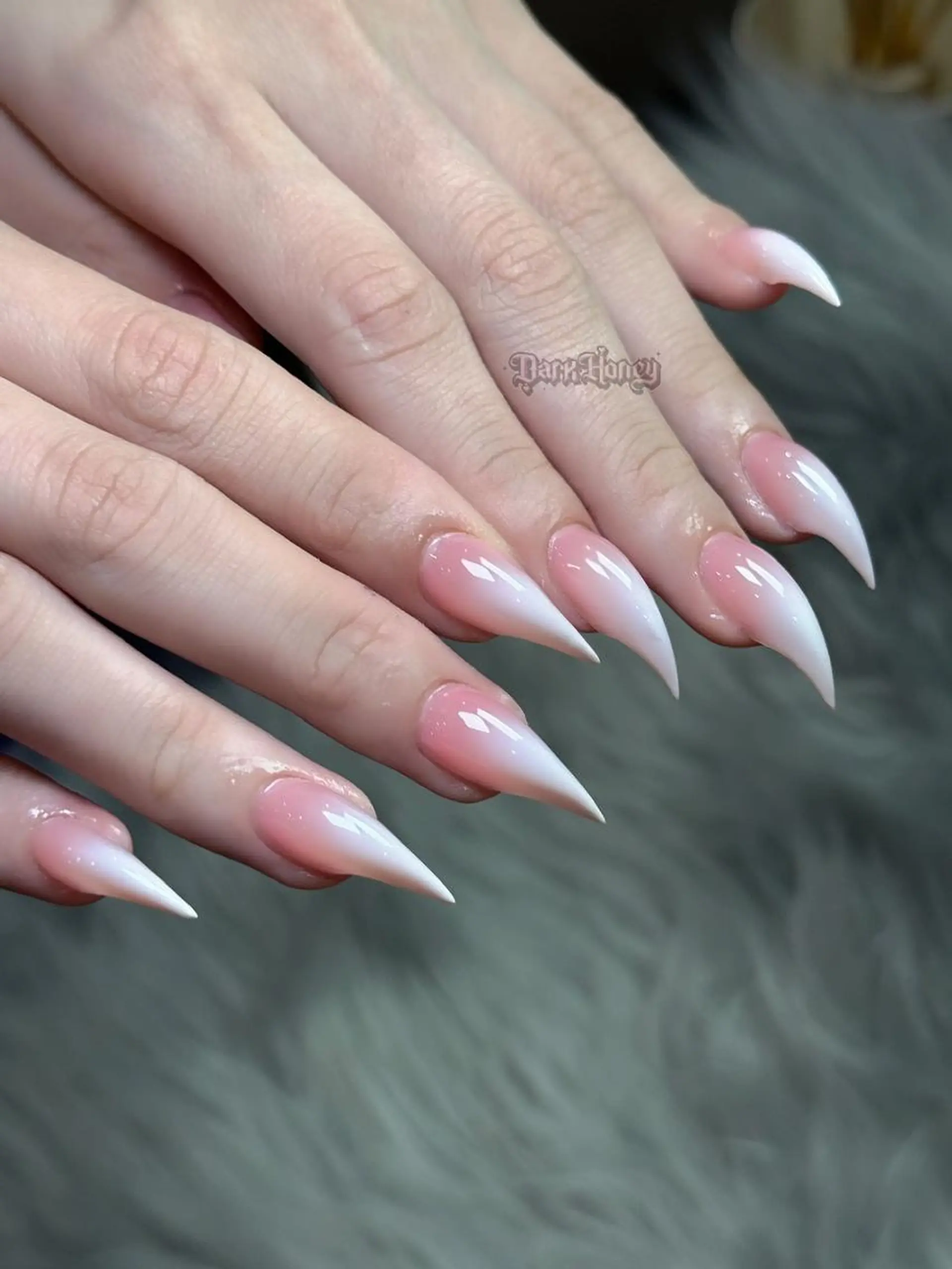 ネイル ハンドネイル Dark Honey Susuのネイルデザイン