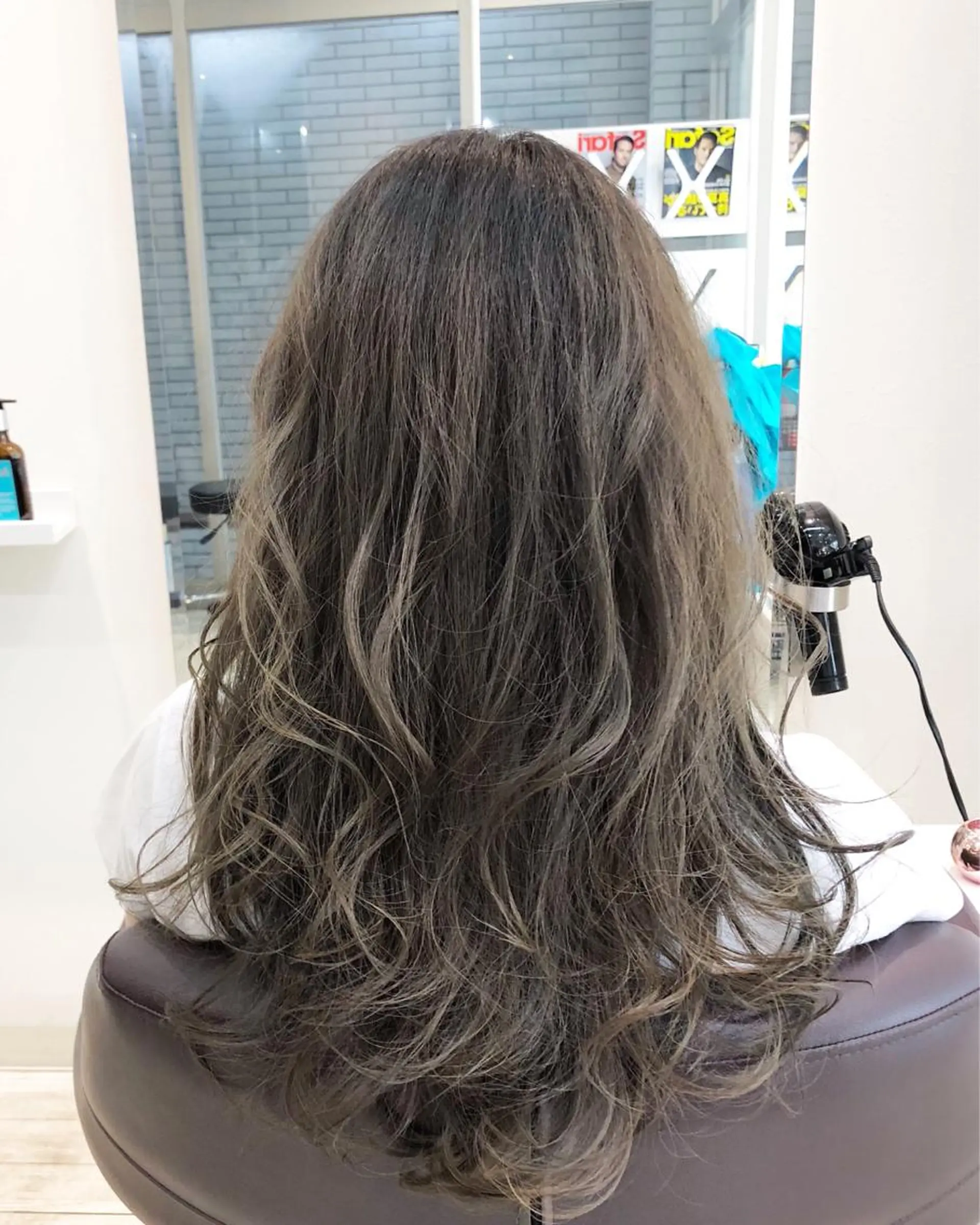 ロング カラー アッシュ ブルーカラー ブルーアッシュ グレージュ ハイライトカラー 中村 よしひでのヘアスタイル