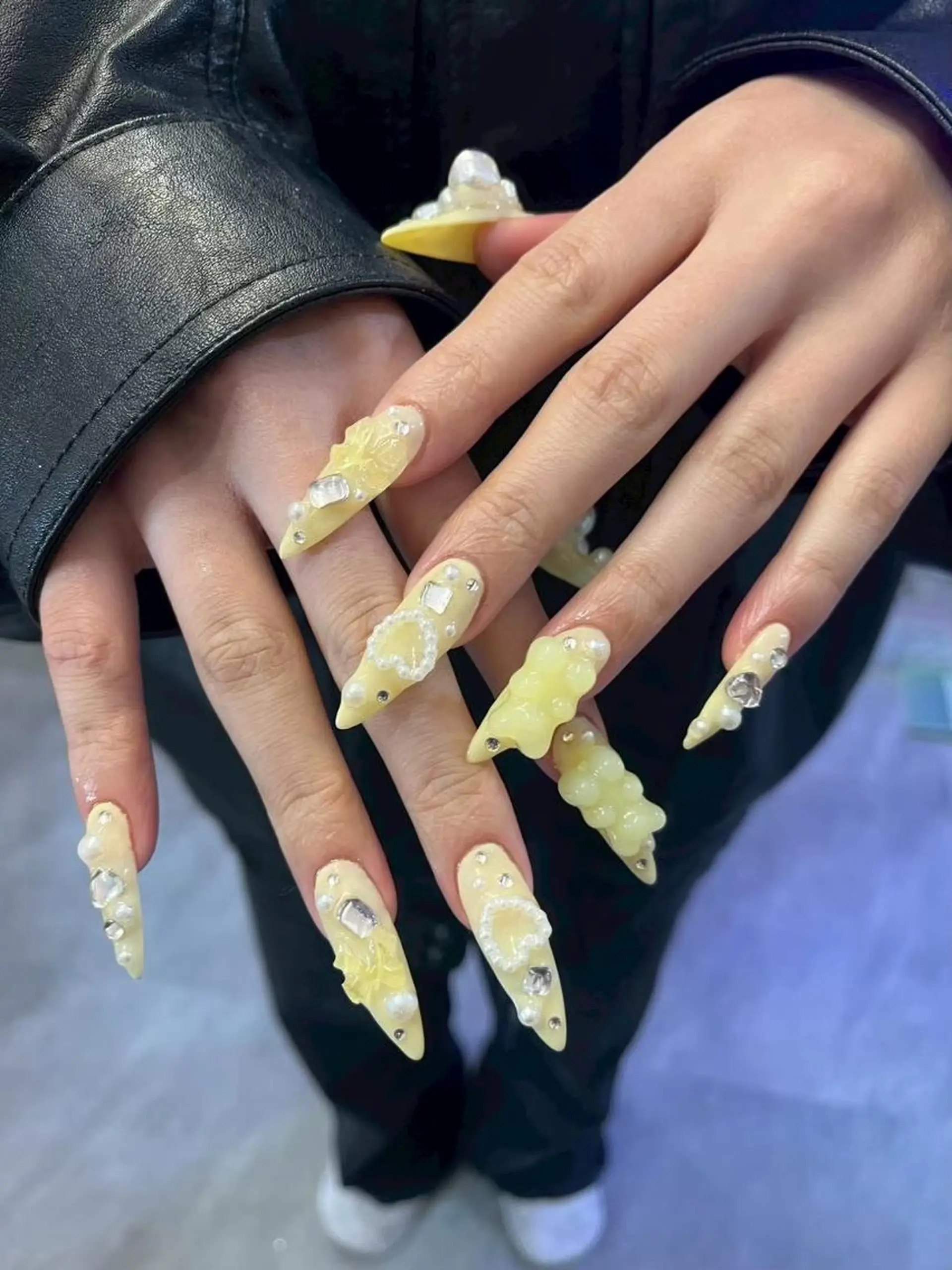 ネイル ハンドネイル フットネイル lili.nail y2k/長さ出しのネイルデザイン