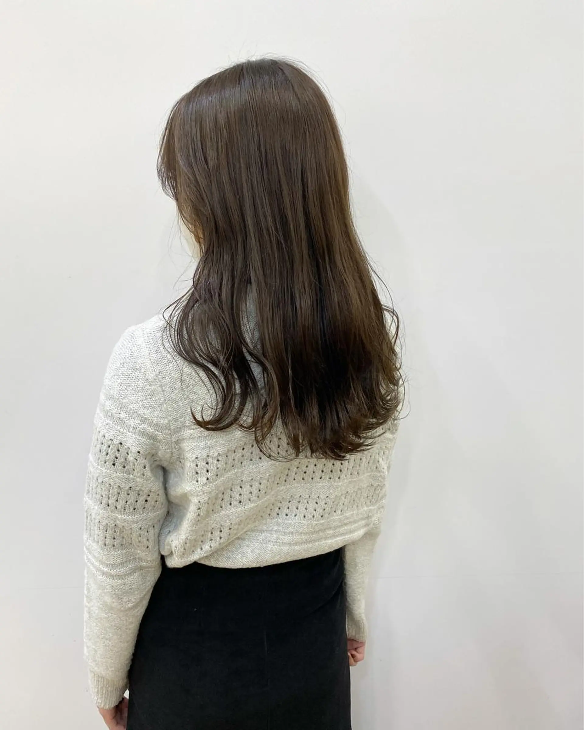 セミロング カラー グレージュ オリーブグレージュ オリーブグレー GO TO DAY渋谷モディ店所属・stylist トモヤのヘアスタイル