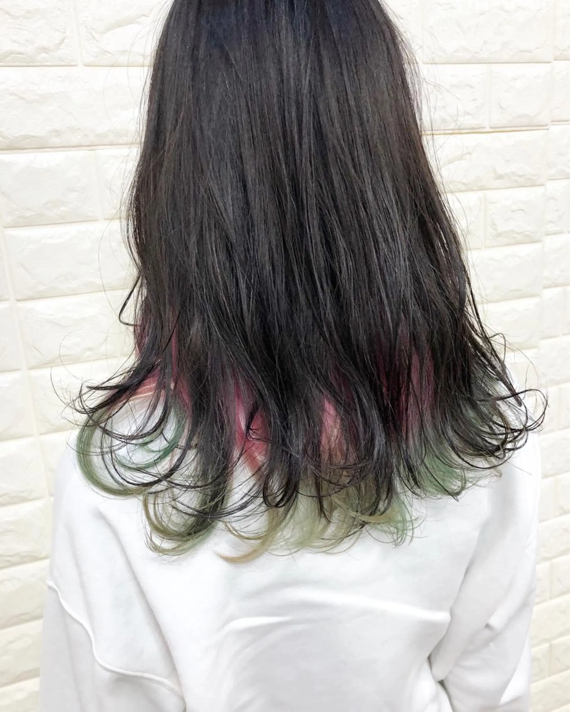 セミロング カラー インナーカラー ヘアカラー トリートメント famille所属・famille ファミーユのヘアスタイル