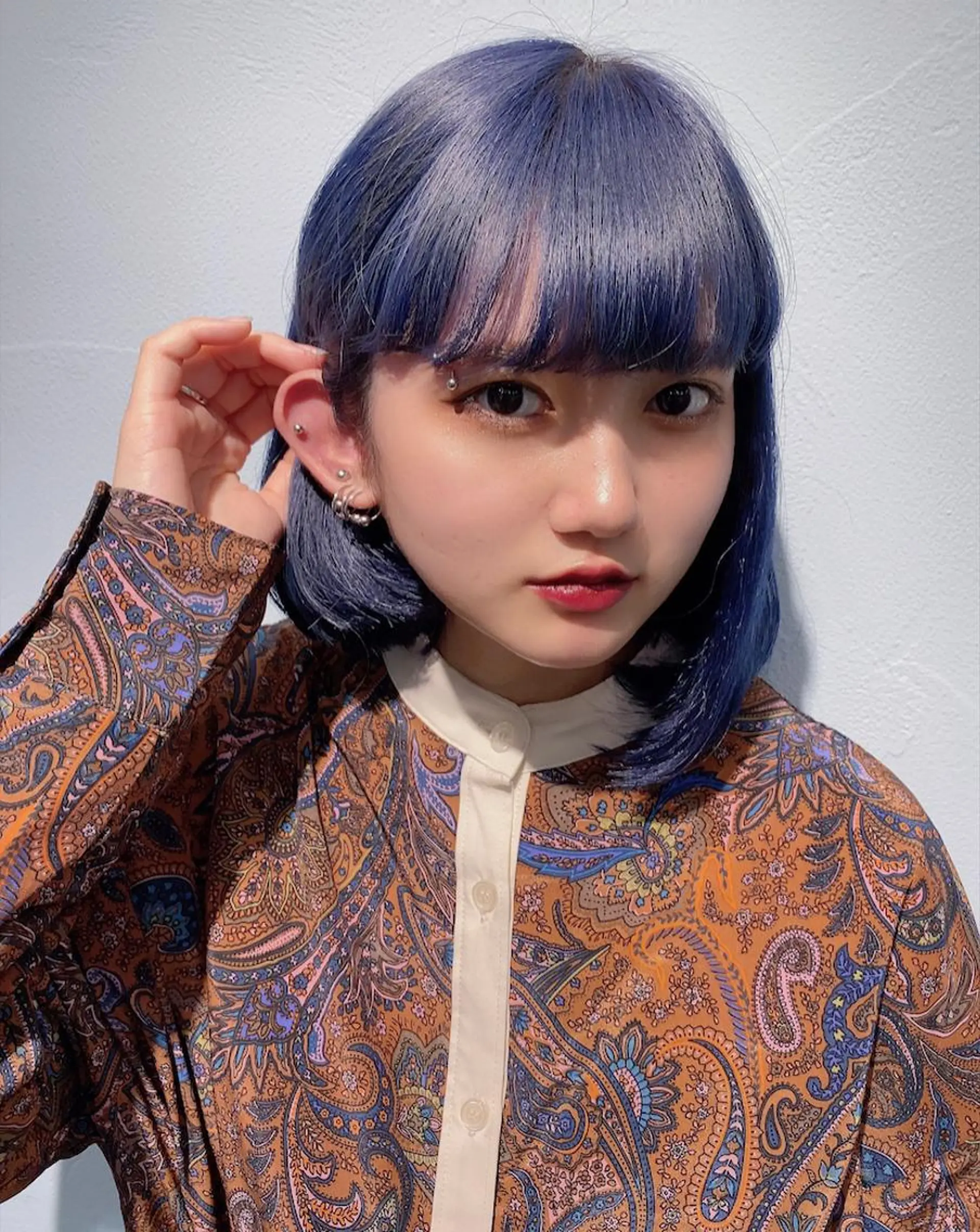 ミディアム カラー ヘアアレンジ カット ヘアカラー トリートメント ヘアセット 韓国レイヤーカット/ 儚げカラーチナツのヘアスタイル