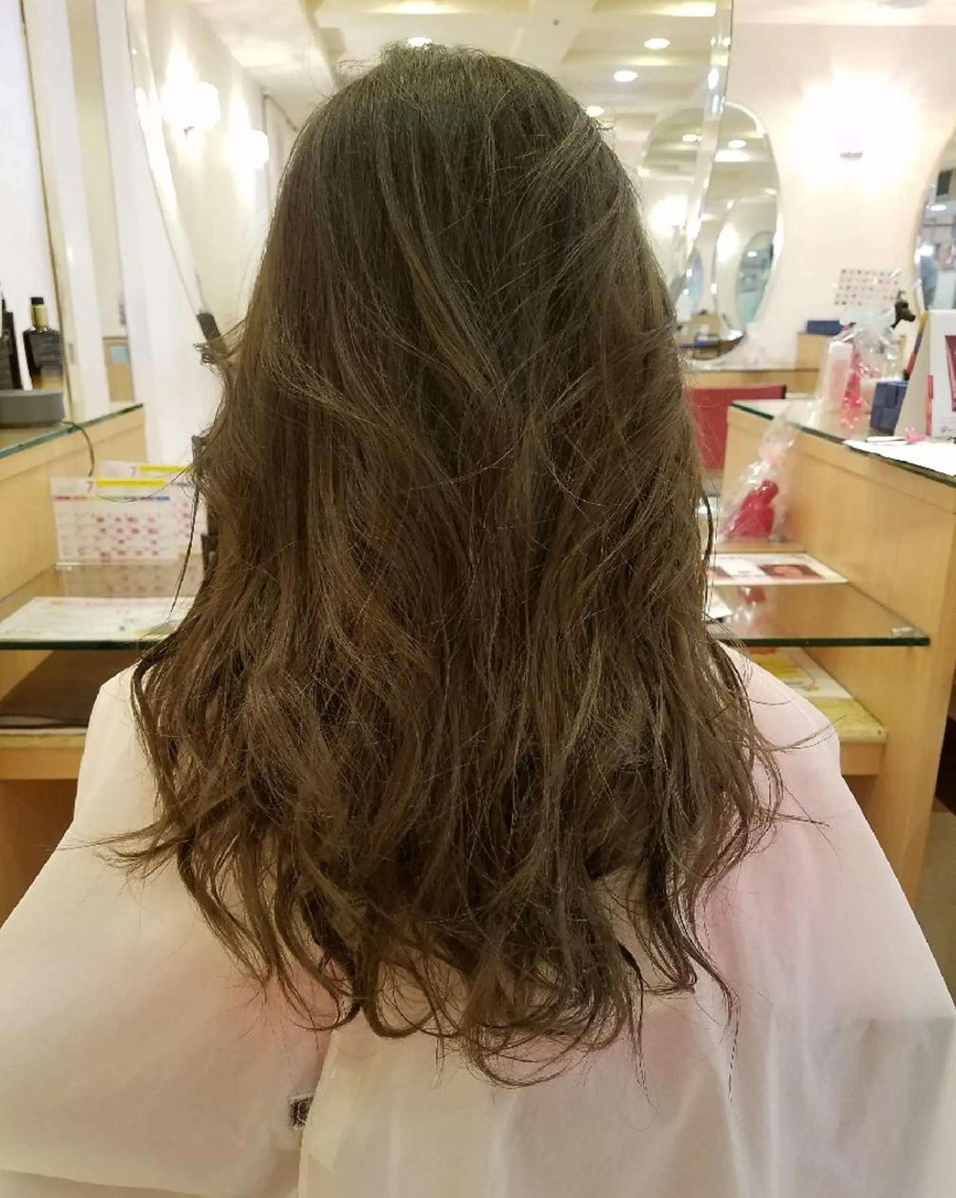 ロング カラー アッシュ ベージュカラー 美谷添（ミヤゾエ） まどか大人ヘアサロンのヘアスタイル