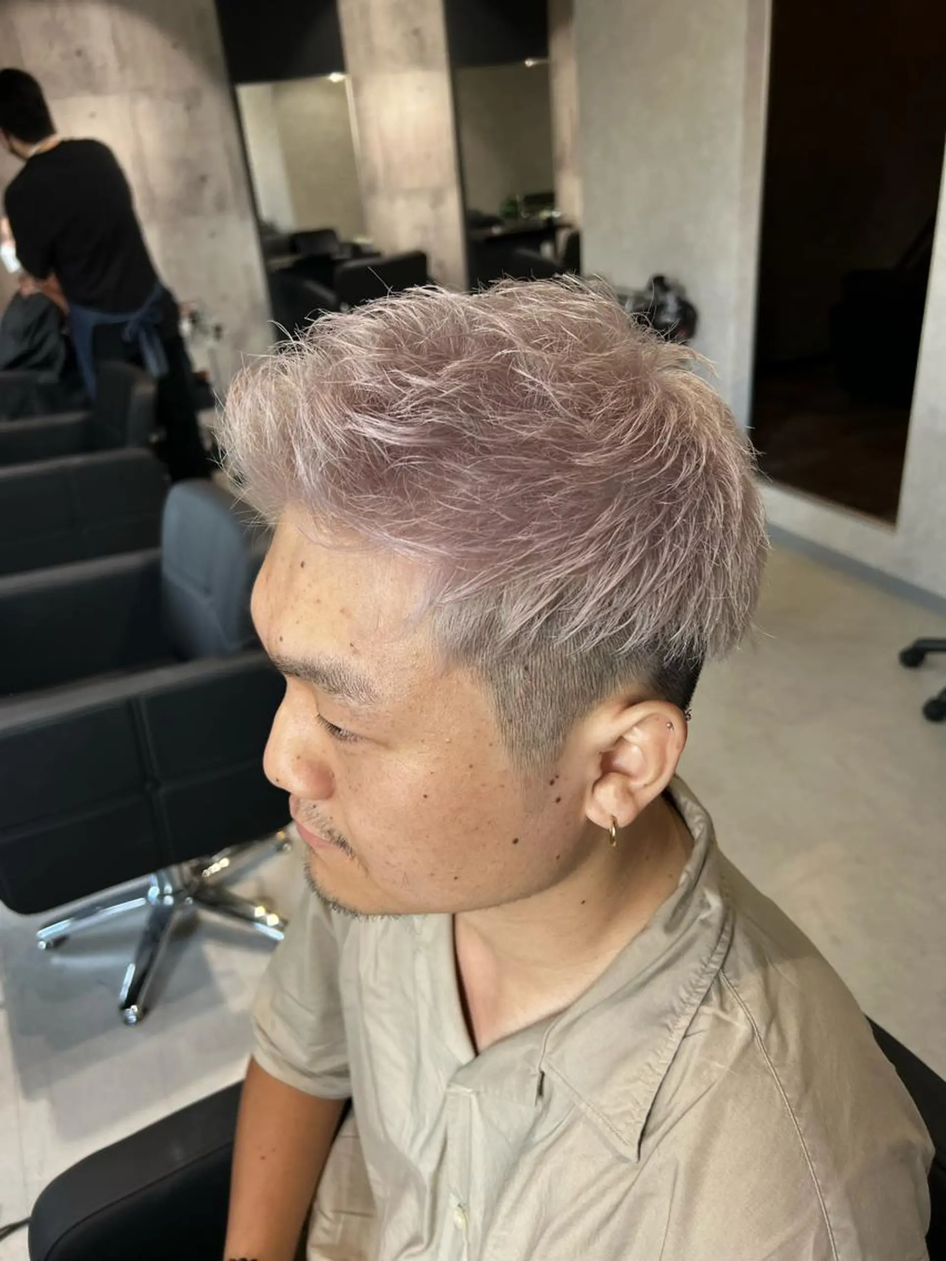 ショート カラー メンズ アップバング グレージュ 髪質改善_WHITE RYUSUKEのヘアスタイル