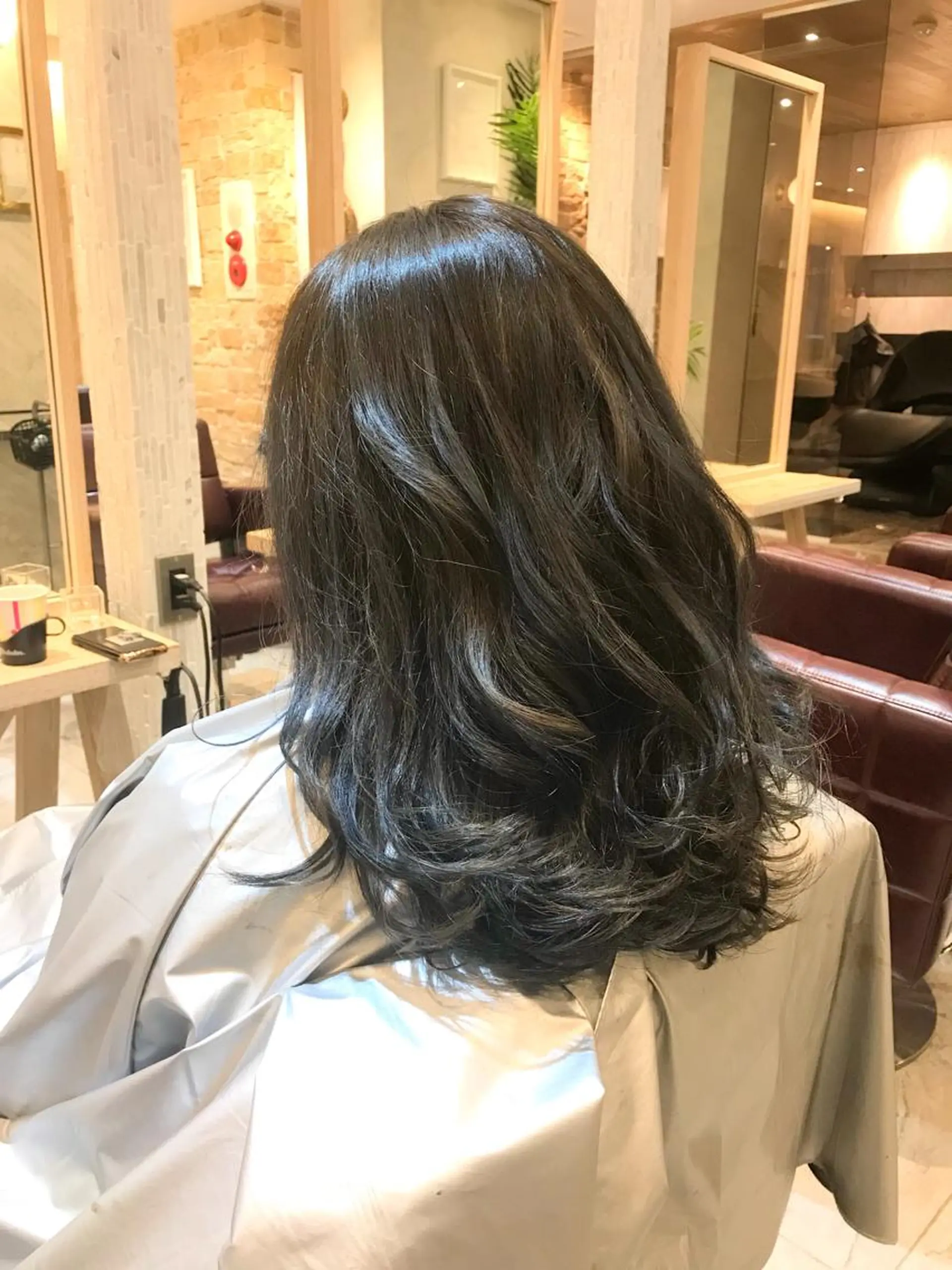 ミディアム カラー アディクシーカラー ブルーカラー ブルーグレー ブルーグレージュ グレージュ 髪質改善・艶髪特化 木村侑平のヘアスタイル