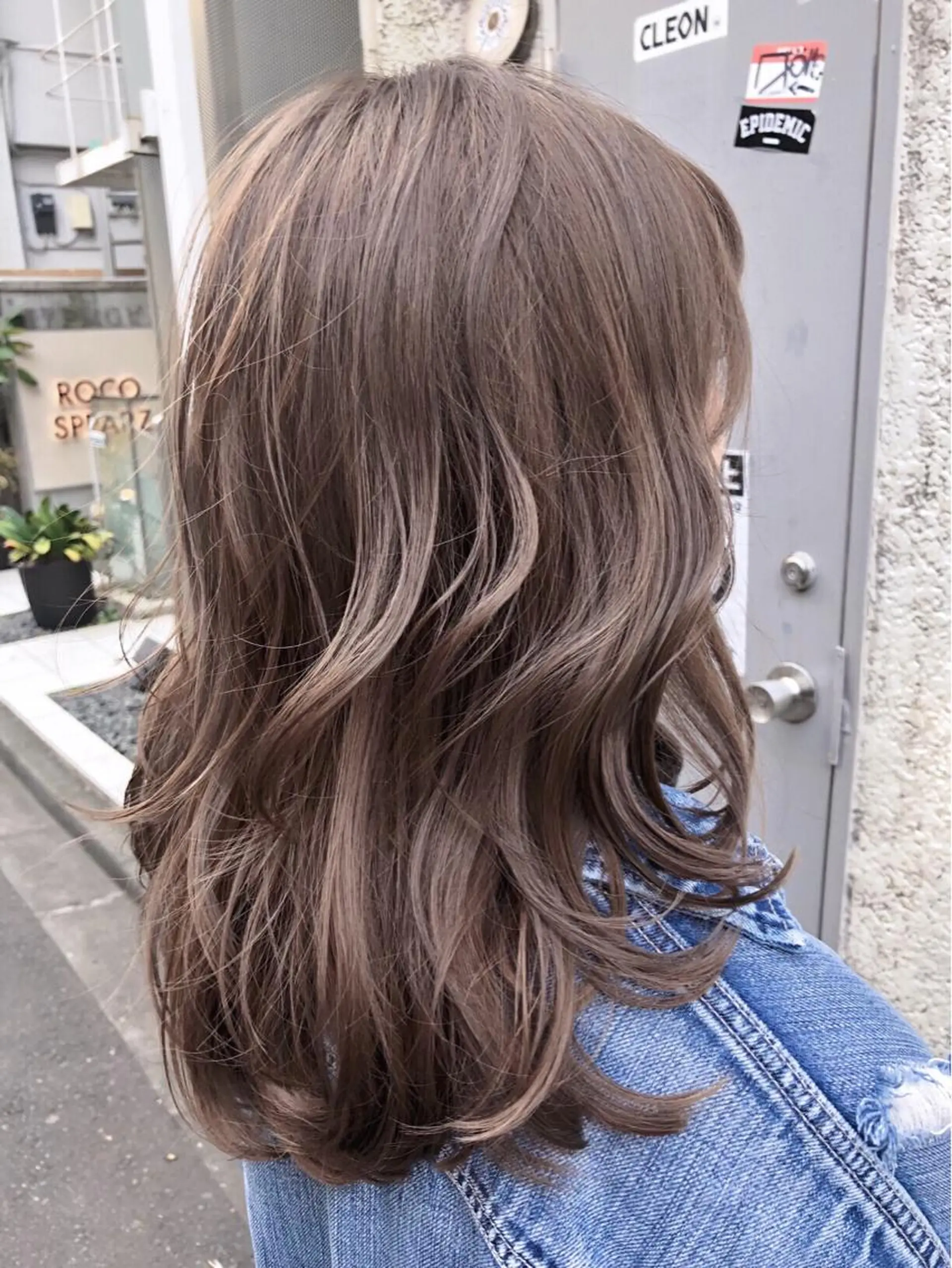 ミディアム 白髪ぼかし×デザイン 🕊️🫧ホウジョウのヘアスタイル