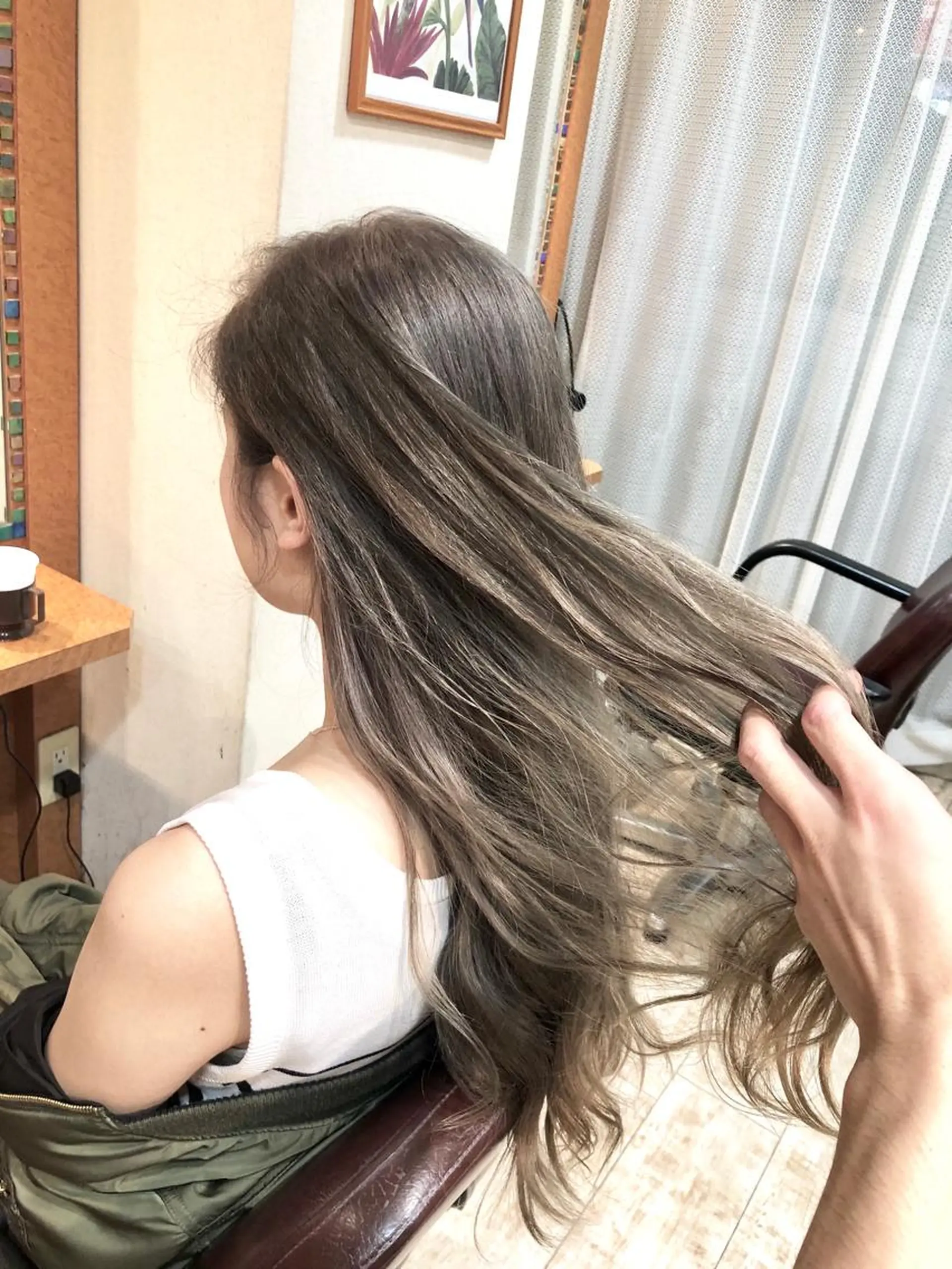 ロング カラー アッシュ ブリーチ 100%髪質改善特化 TRUNSのヘアスタイル