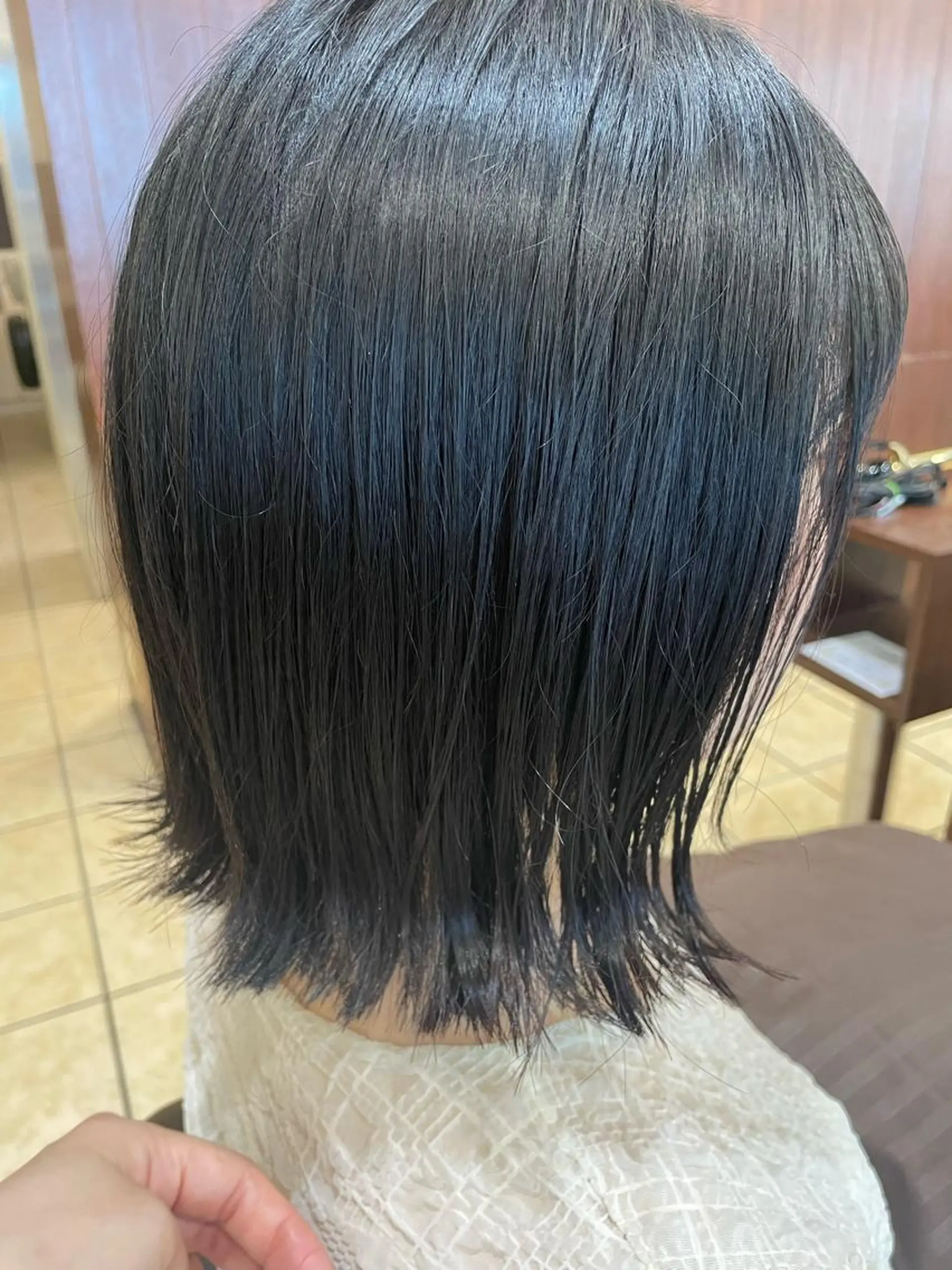 ミディアム 桑田 新菜のヘアスタイル