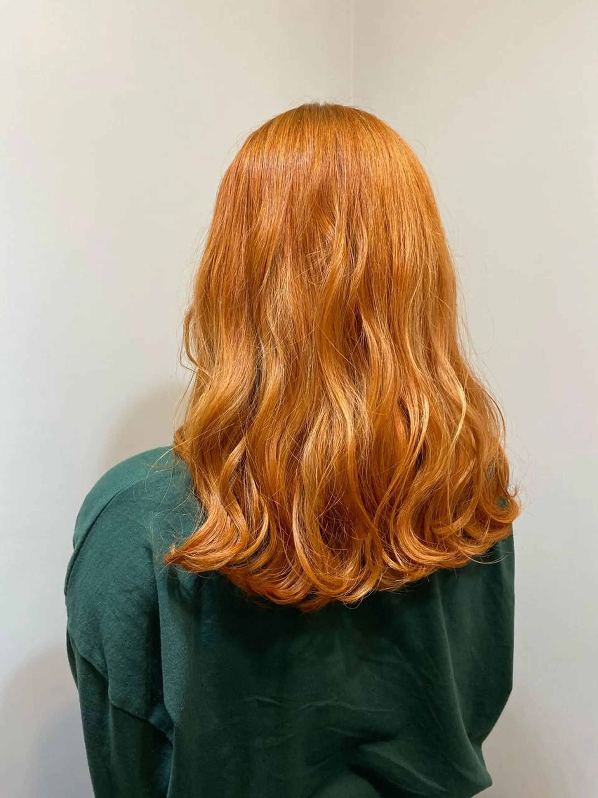 セミロング カラー オレンジ 女性リピ90%🍨 🩷佐藤みずきのヘアスタイル