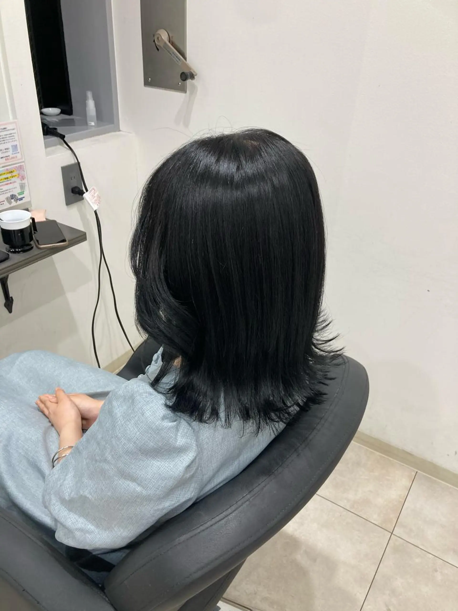 ミディアム カラー 黒髪 ブルーカラー ブルーブラック ヘアカラー トリートメント ピンクカラー🎀 米津 美佑のヘアスタイル
