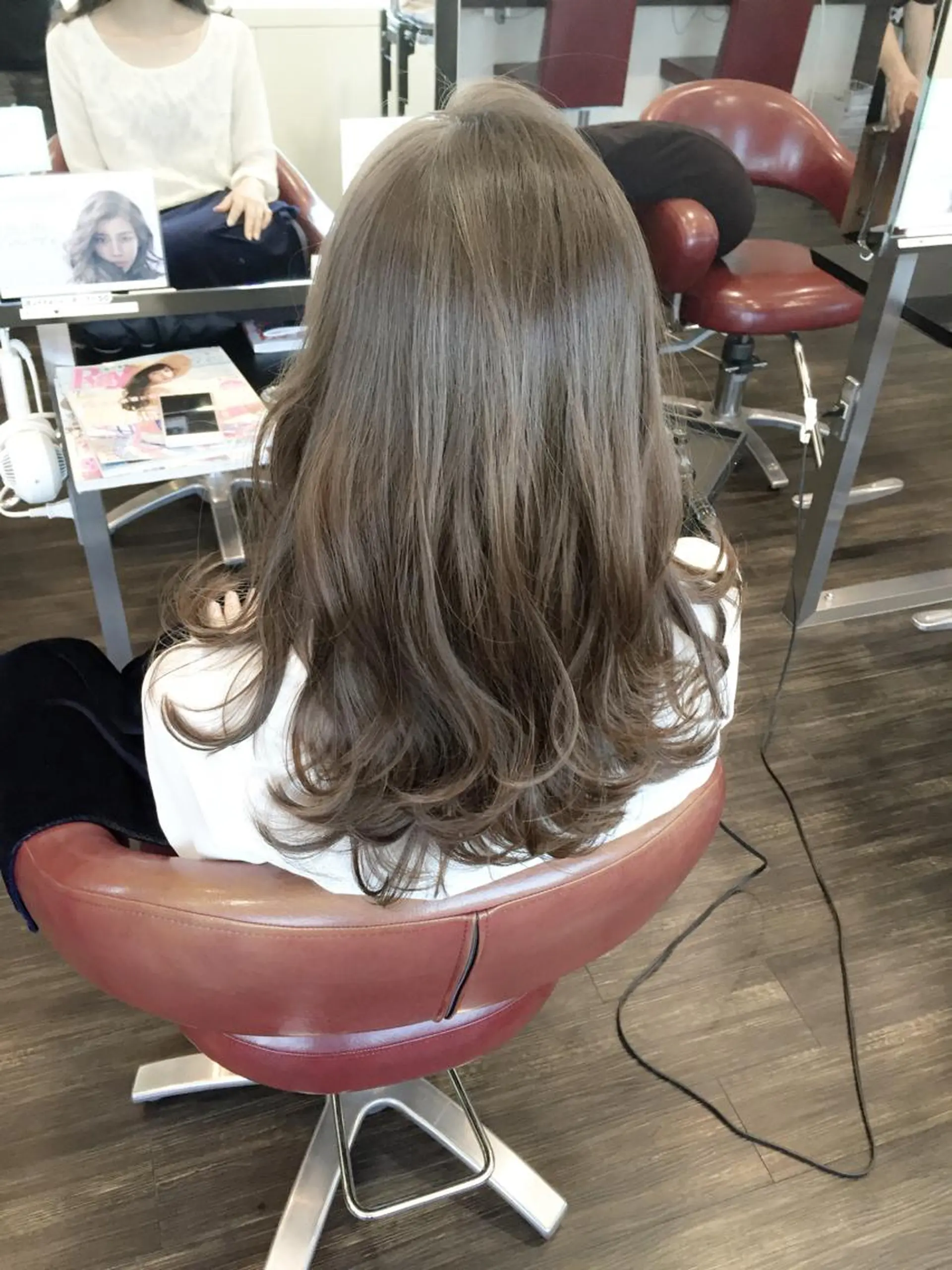 ミディアム セミロング ロング カラー カット ヘアカラー トリートメント 土井 浩輔のヘアスタイル