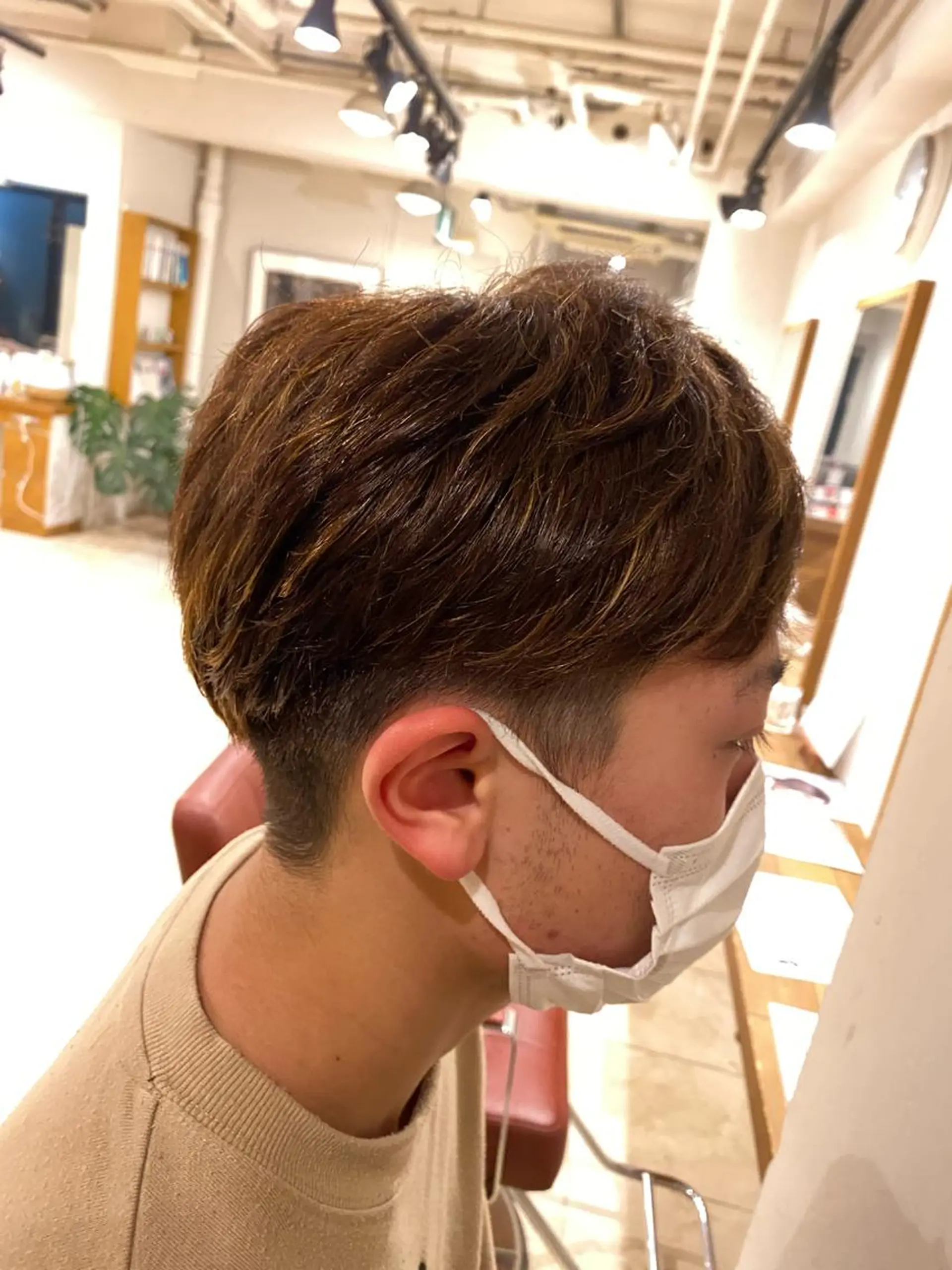 カラー メンズ 安澤 彩奈のヘアスタイル