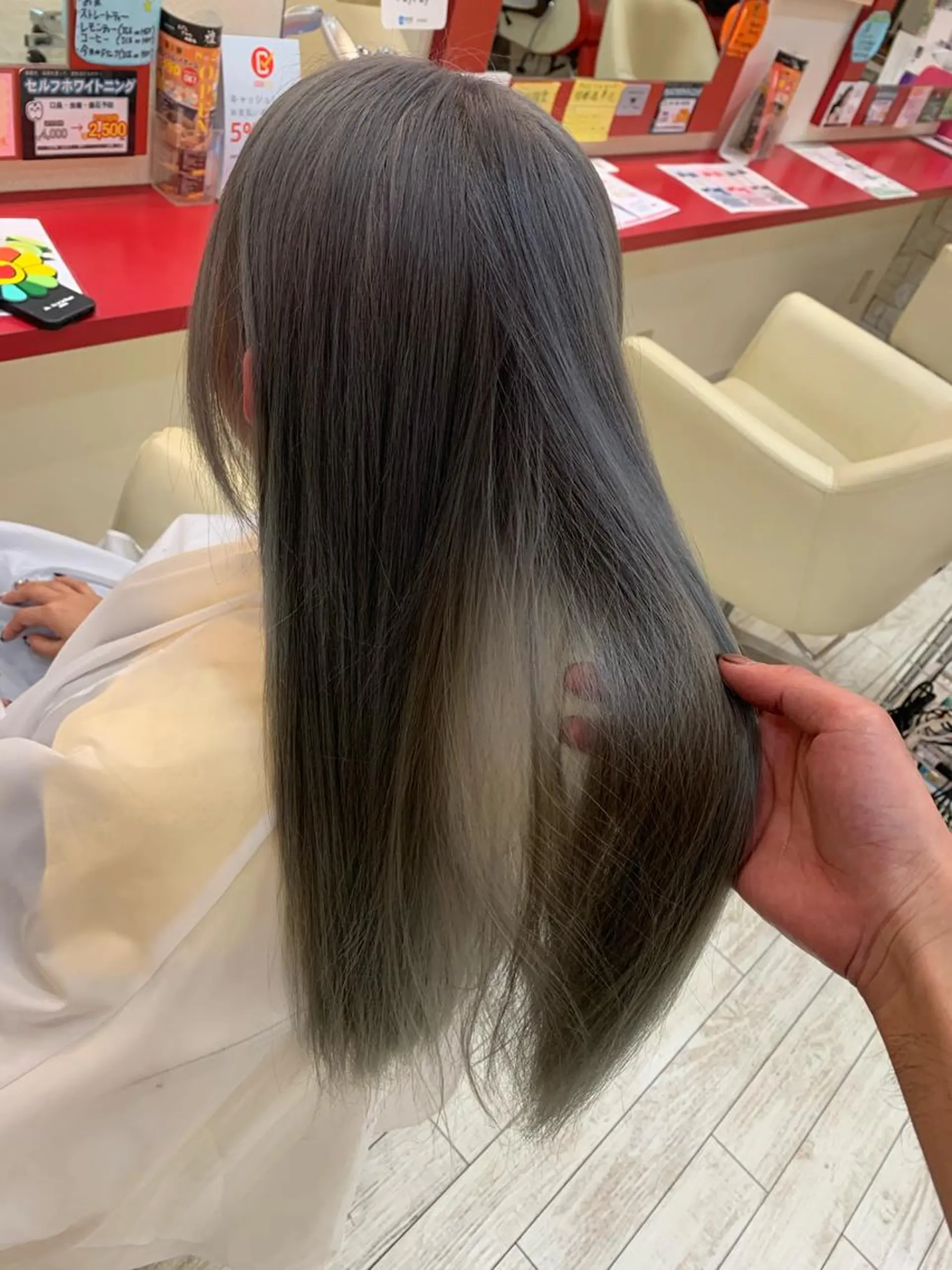 ロング カラー ヘアアレンジ 今村公介 ブリーチ特化、派手髪のヘアスタイル