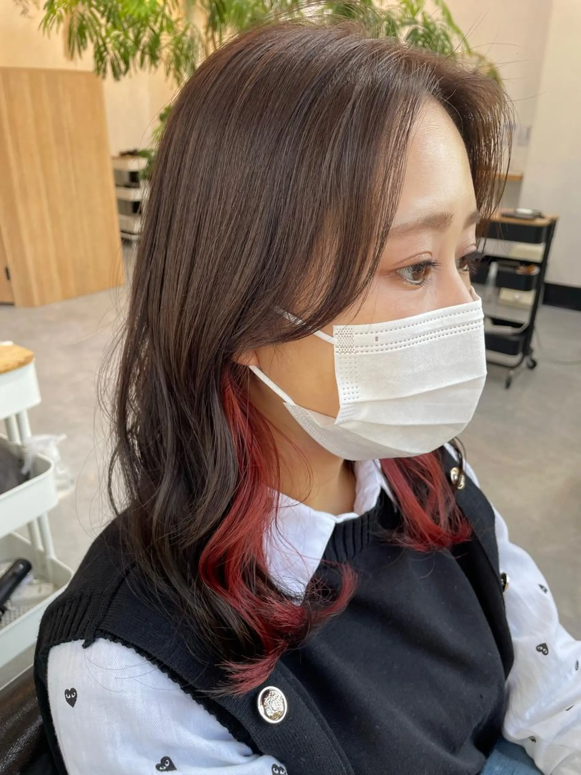 ミディアム カラー 高梨 菜々のヘアスタイル