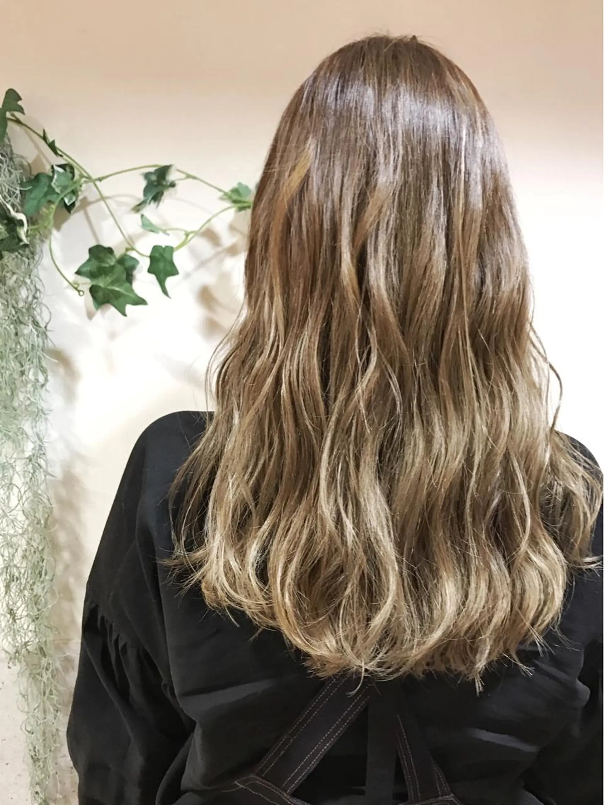 ロング カラー グラデーションカラー ハイライトカラー ハイライト 🪐脱白髪染め 🪐松尾菜々美のヘアスタイル