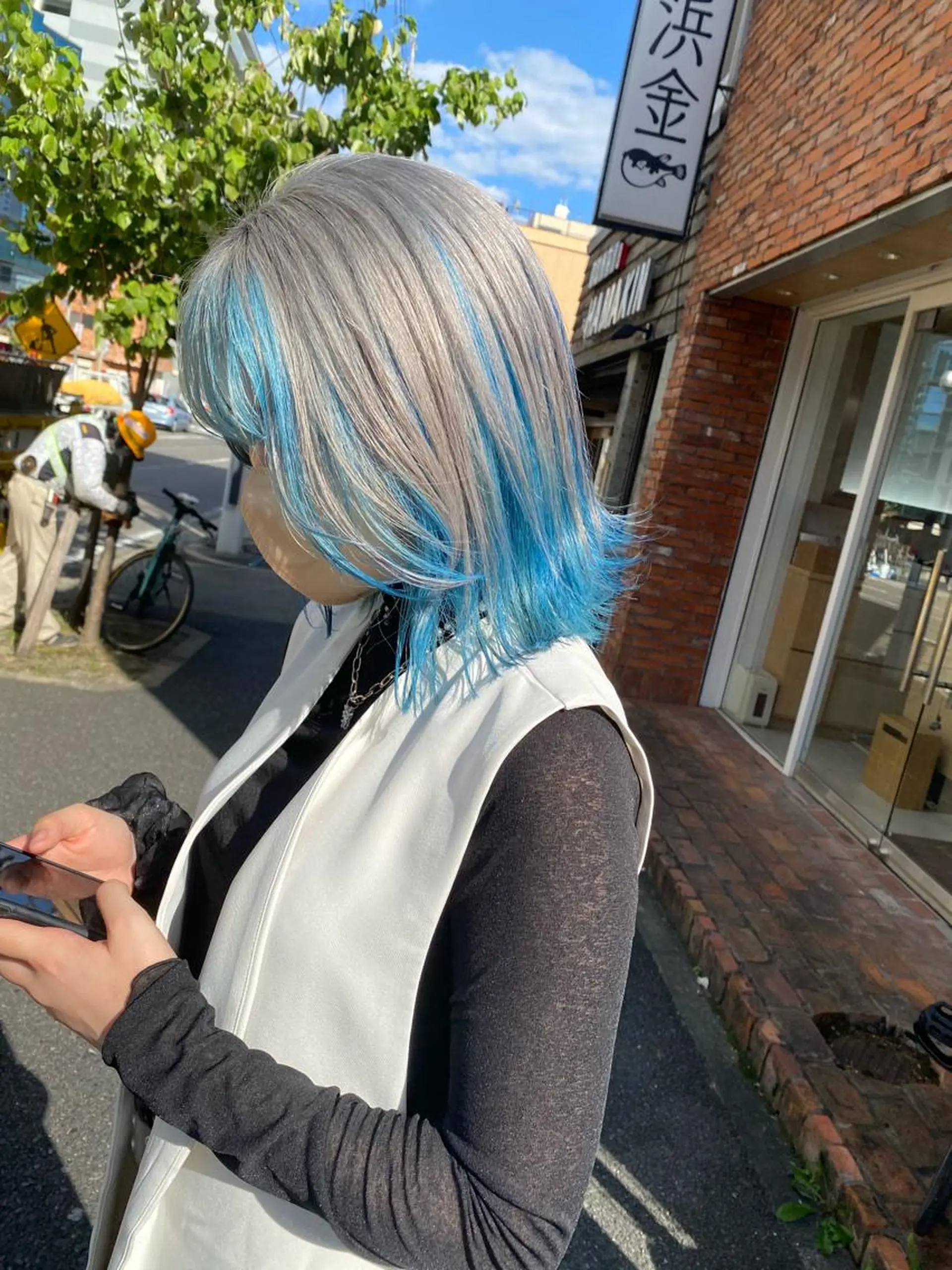 ミディアム カラー ブリーチ ケアブリーチ シルバー トリートメント カット ヘアカラー 🍀透明感抜群🍀/ ハイトーンカラーのヘアスタイル