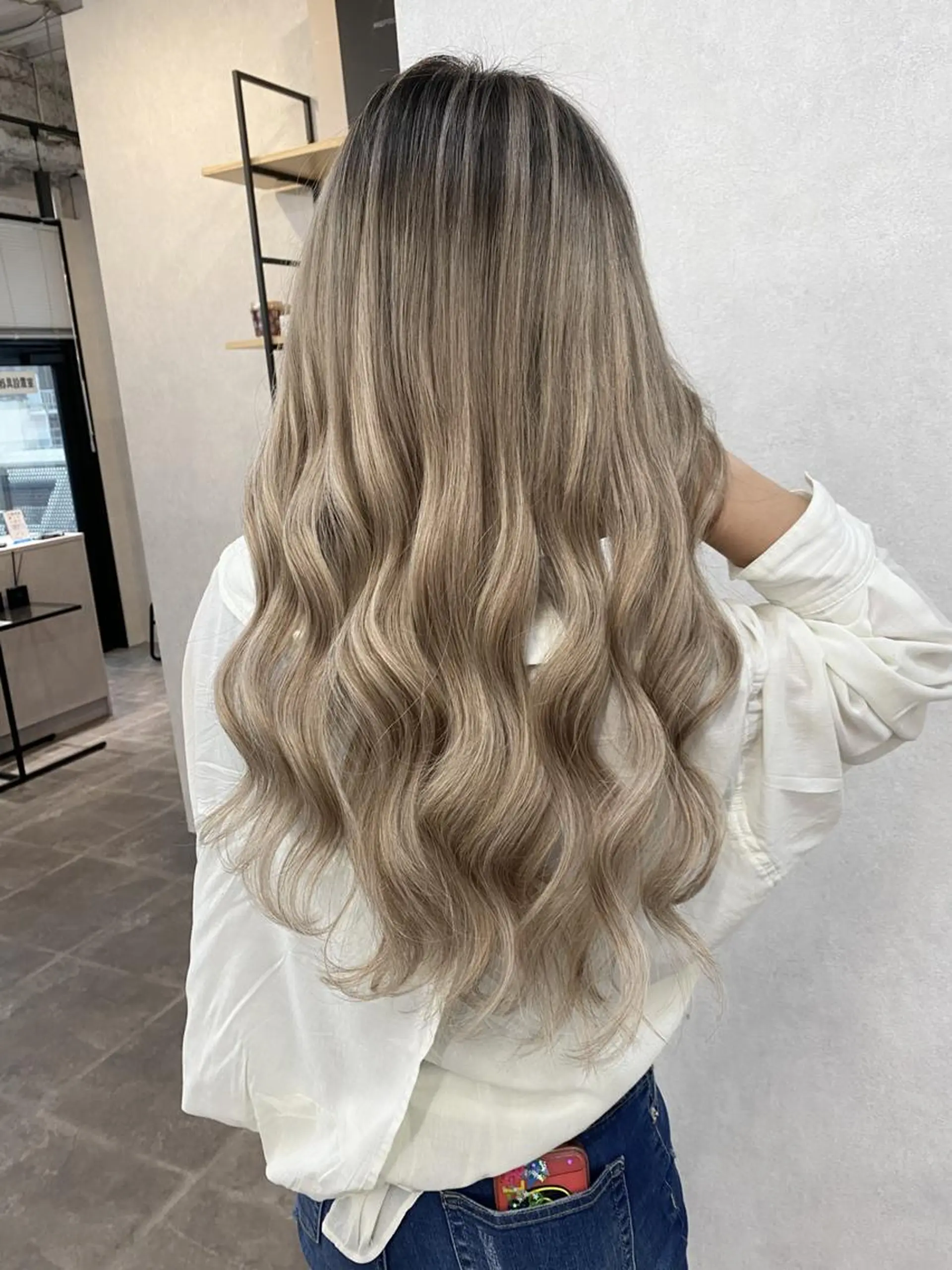 ロング ヘアアレンジ カラー ハイトーン カラーのヘアスタイル