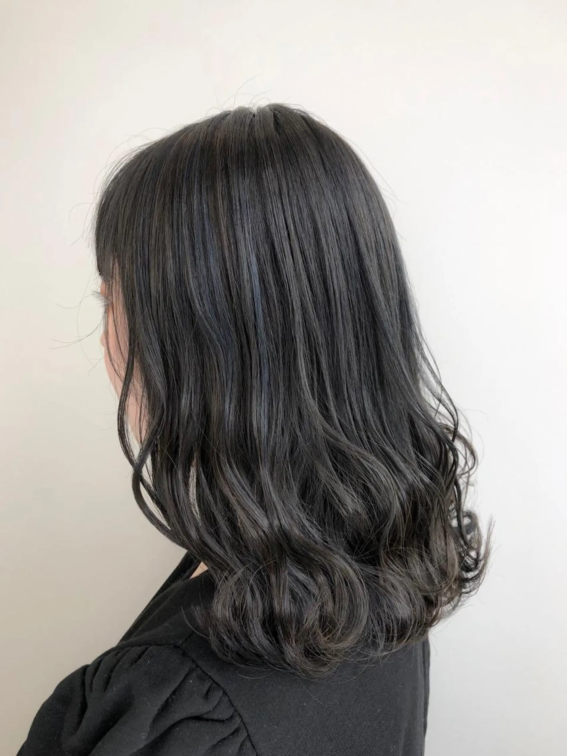 セミロング カラー ブルーカラー ブルージュ ハイライトカラー ハイライト 【透明感、艶髪】西村 有司のヘアスタイル