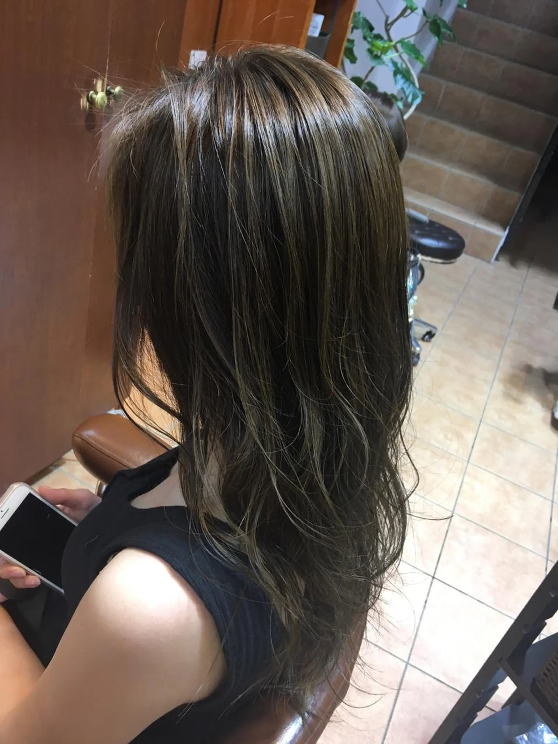 ロング カラー ベージュカラー フォギーベージュ ハイライトカラー ハイライト ✨🌿大人可愛い愛さ れhair🌿✨松本のヘアスタイル