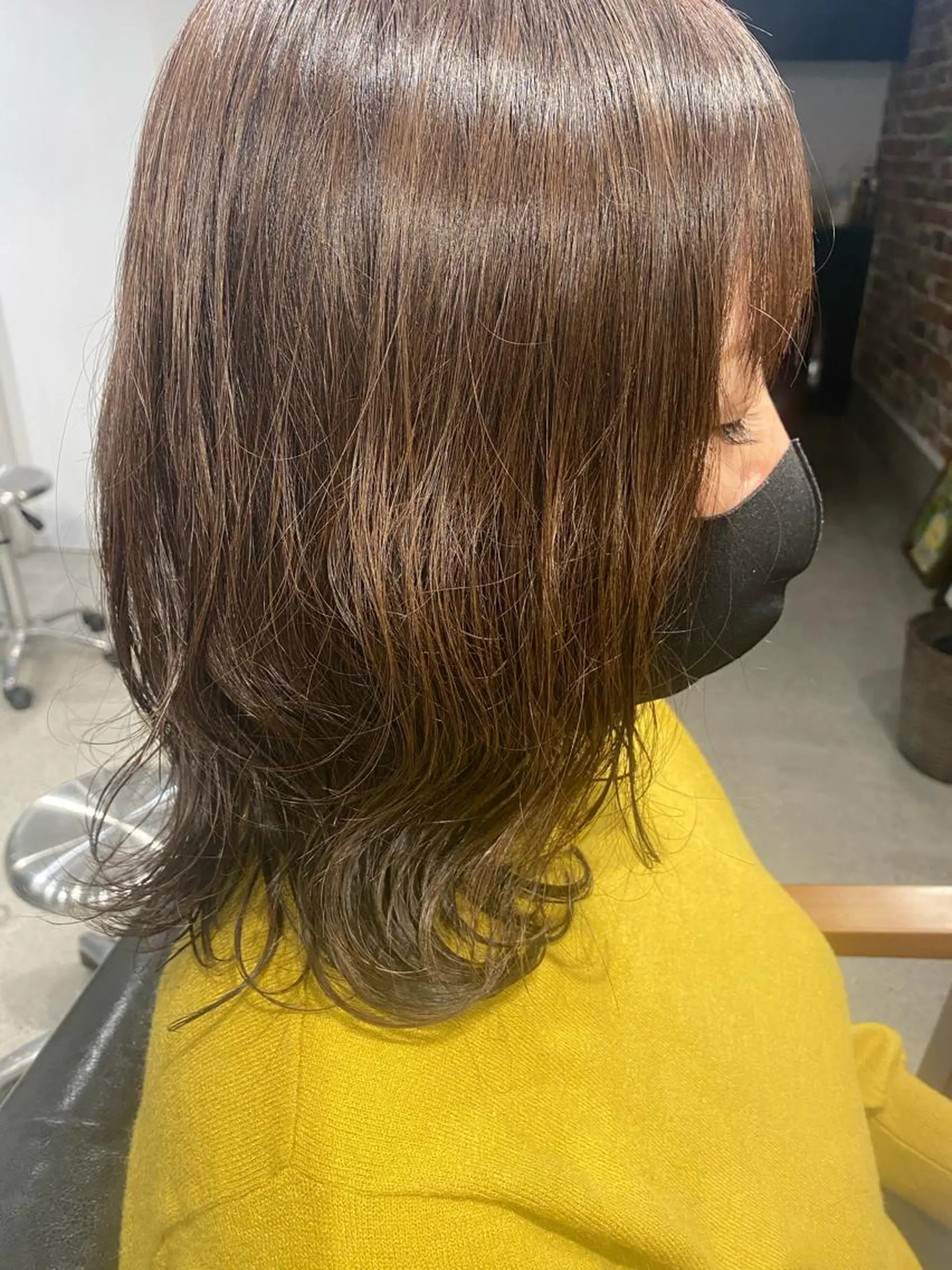 ミディアム カラー パーマ グレージュ デジタルパーマ 沖田 舞衣のヘアスタイル