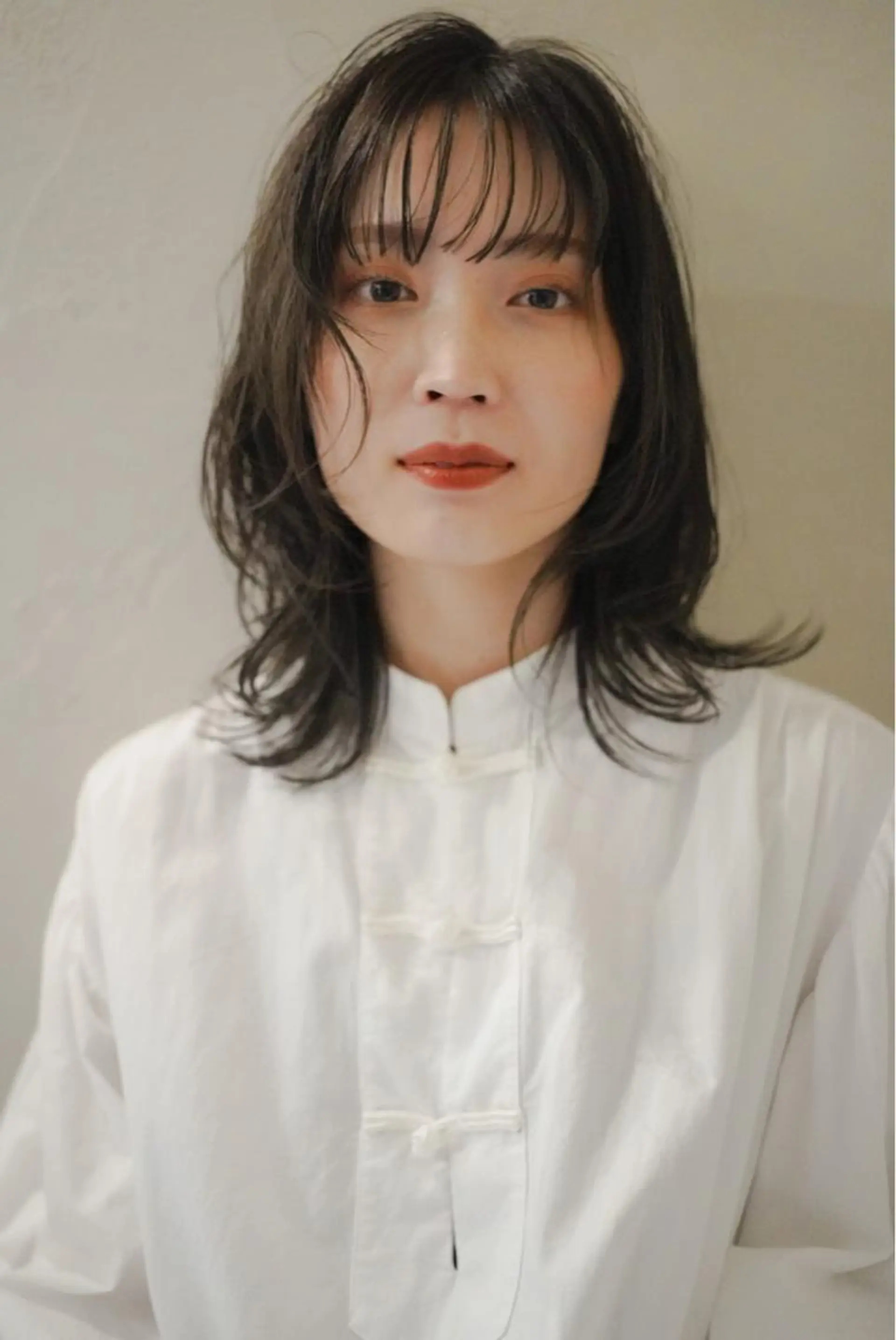 ミディアム 切りっぱなしボブ ミディアムパーマ ボブ くせ毛 レイヤーカット Spiel KOMOのヘアスタイル