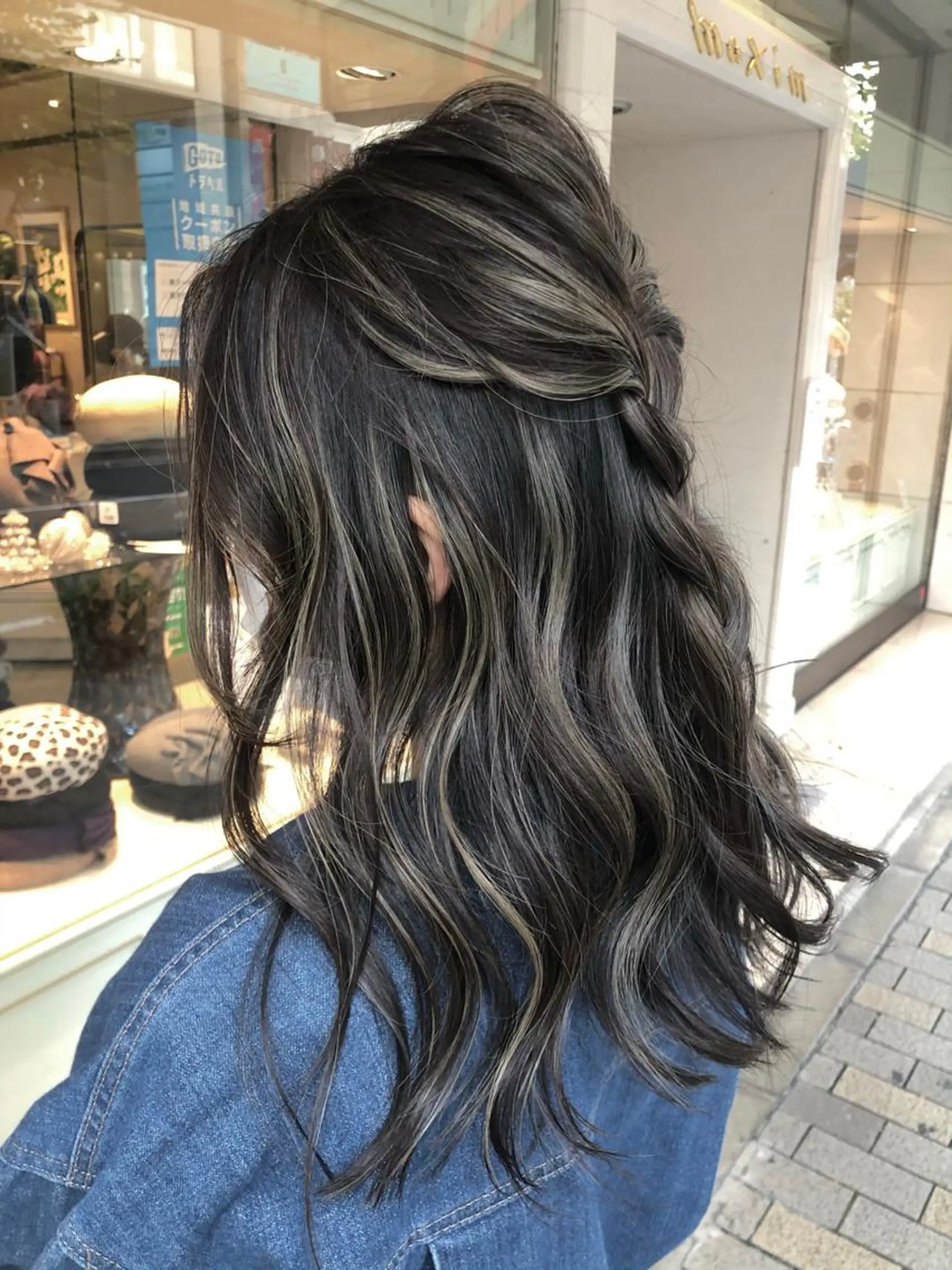 ヘアアレンジ ヘアカラー トリートメント _ WHITE三宮店のヘアスタイル