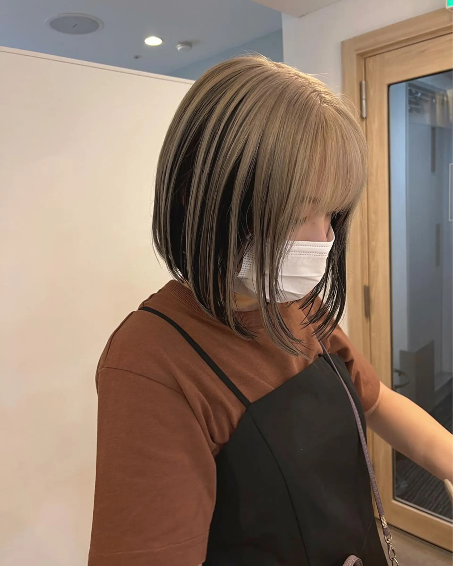 ミディアム カラー 切りっぱなしボブ ベージュカラー ブリーチ ブロンド デザインカラー kakeru/ボブ パーマ/レイヤーのヘアスタイル