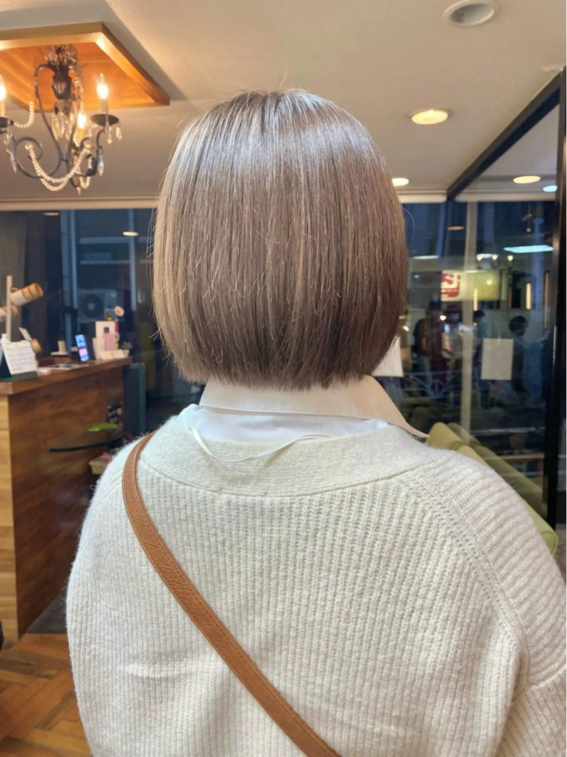 ショート カラー ショートボブ ベージュカラー ブラウンカラー ブラウンベージュ ミルクティーベージュ カット ヘアカラー トリートメント ボブ/縮毛矯正/ レイヤー/塚田のヘアスタイル