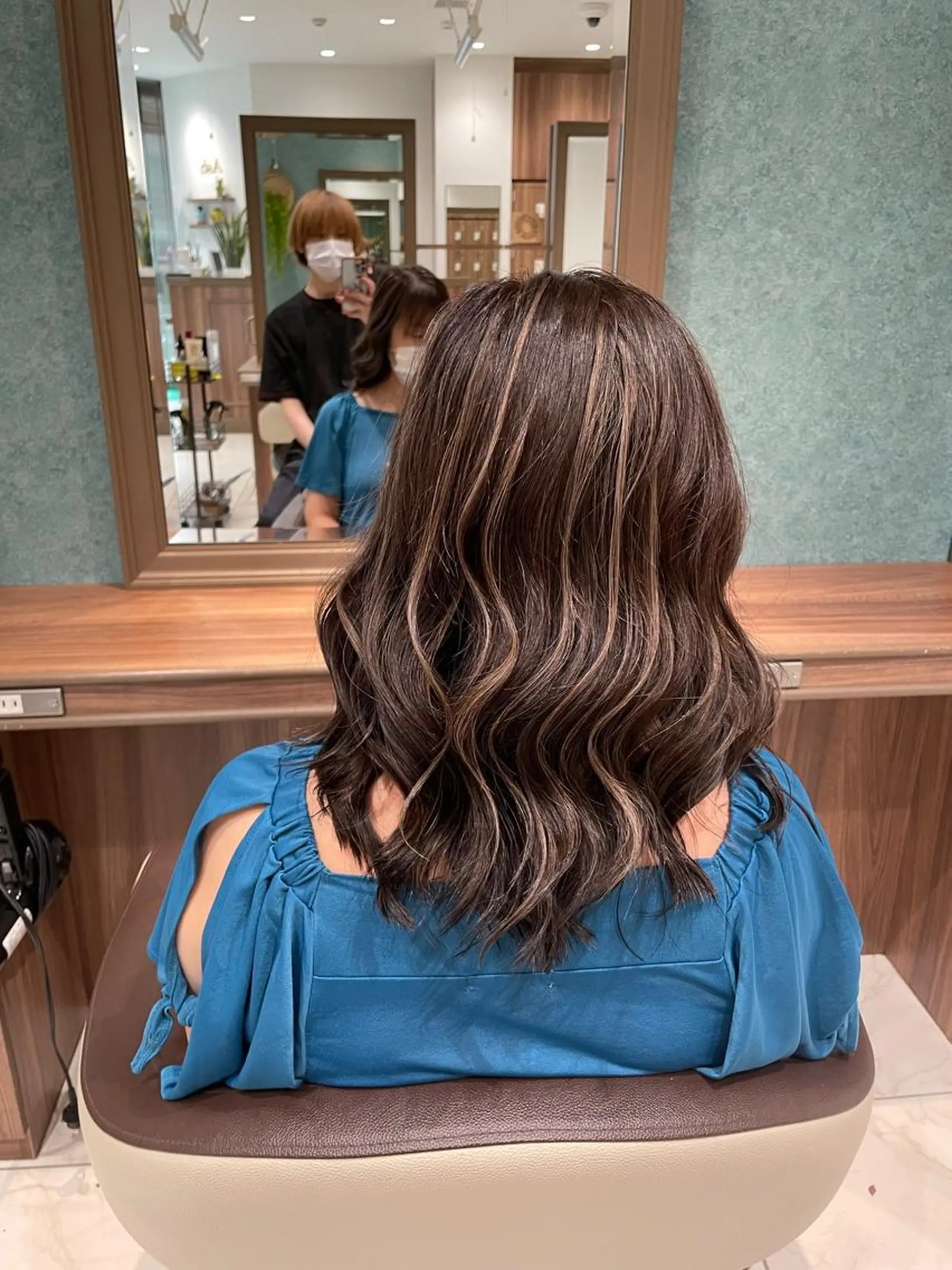 セミロング カラー ヘアアレンジ ブリーチ ケアブリーチ ダブルカラー イヤリングカラー ハイライトカラー ヘアカラー トリートメント 🇰🇷韓国ヘア★ 副店長.쿠리타⭐︎のヘアスタイル