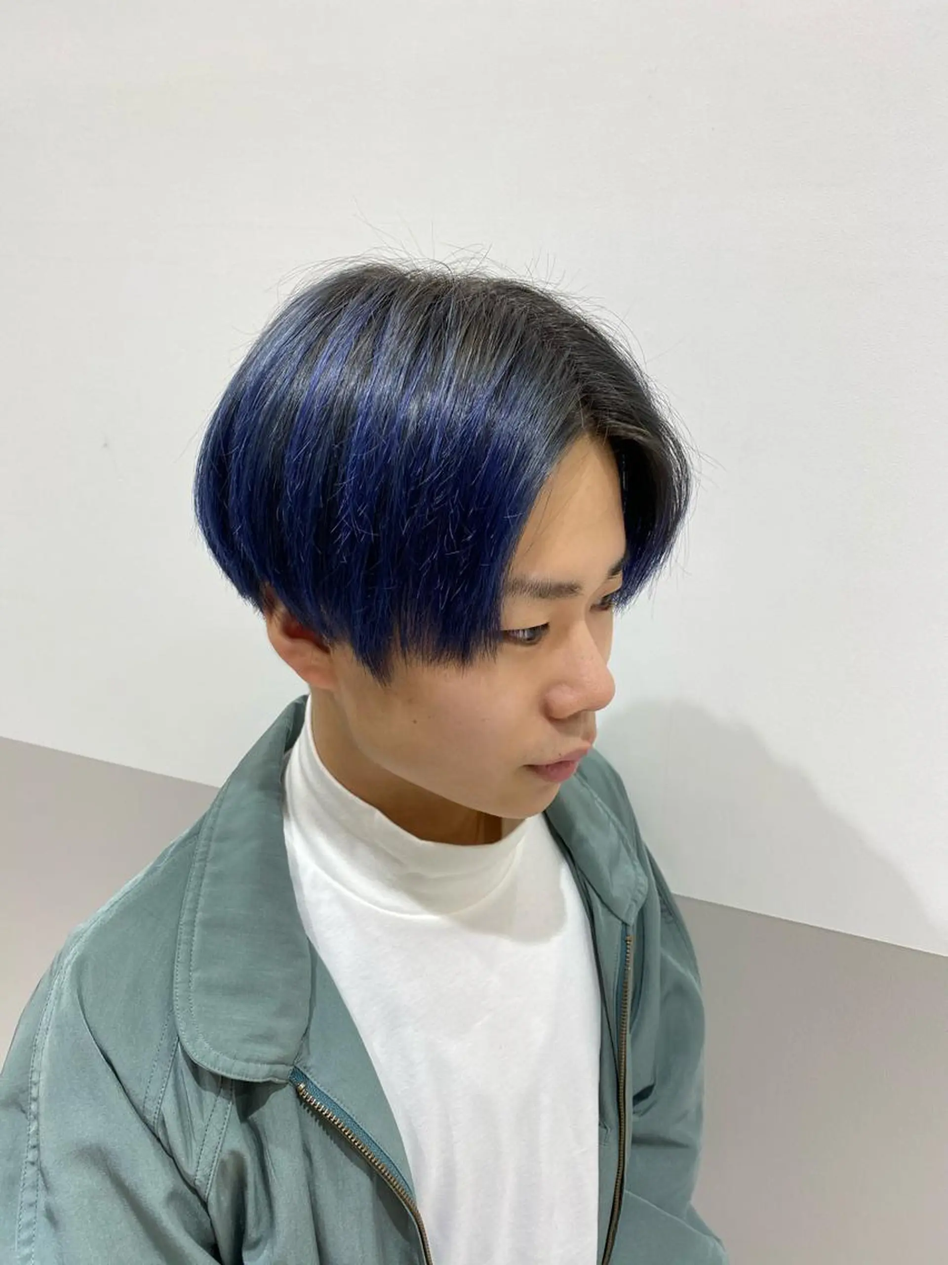 ショート カラー メンズ メンズブリーチ ブリーチ ブルーカラー 💫副店長💫 篠崎 はやとのヘアスタイル