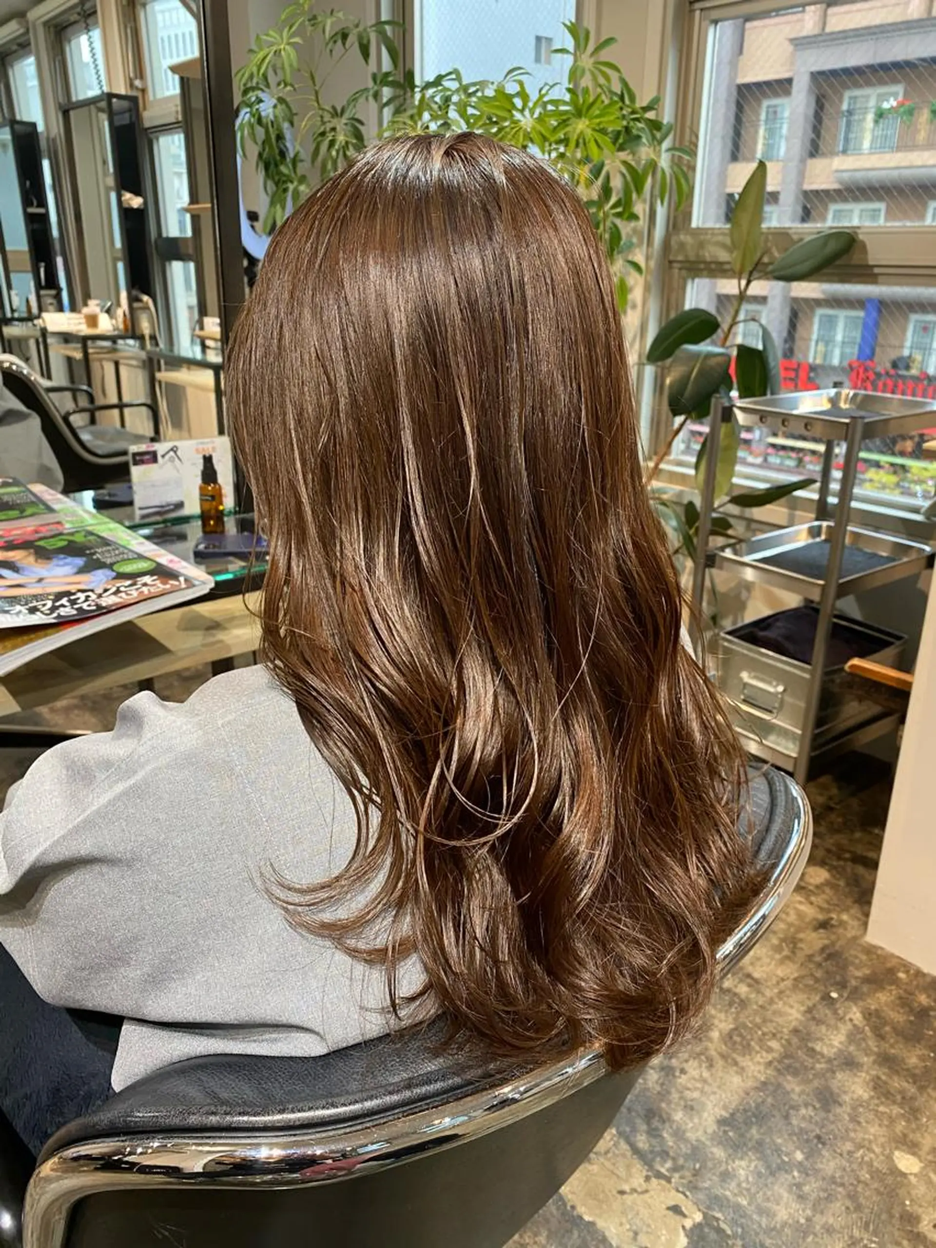 セミロング カラー ベージュカラー ミルクティーベージュ パーマ・レイヤー 髪質改善・TANIのヘアスタイル