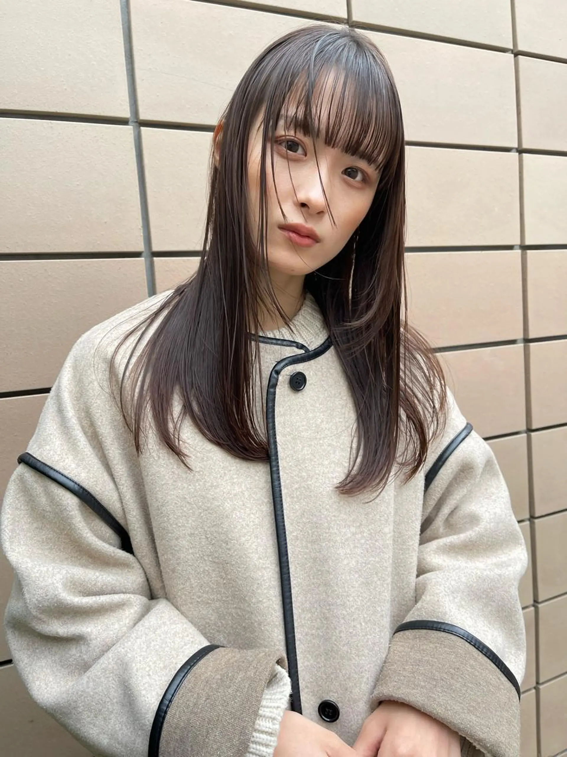 ロング 顔まわりレイヤー デザインカットのヘアスタイル