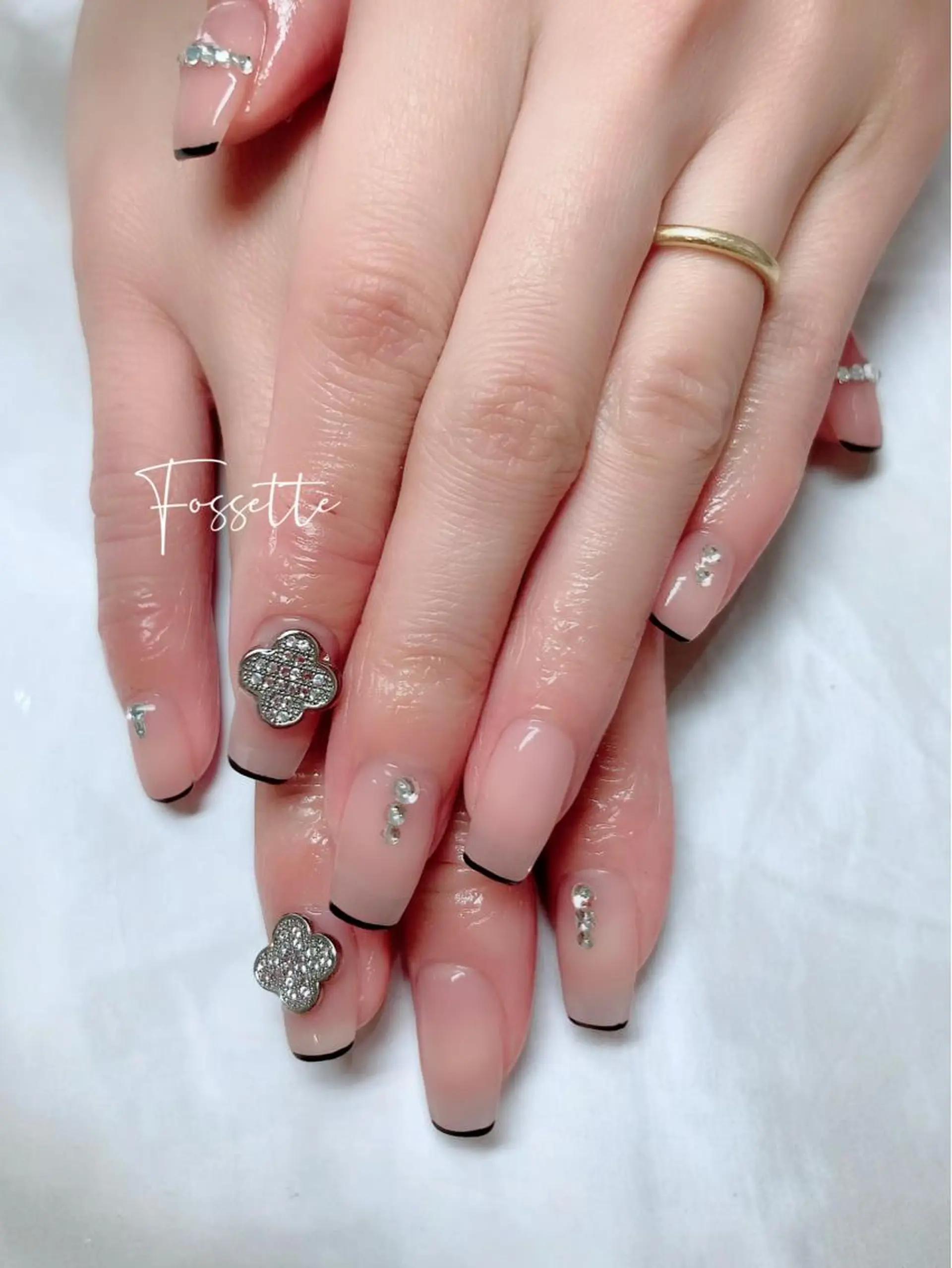 ネイル フレンチネイル キラキラネイル 韓国ネイル ワンカラーネイル nailsalon Fossetteのネイルデザイン